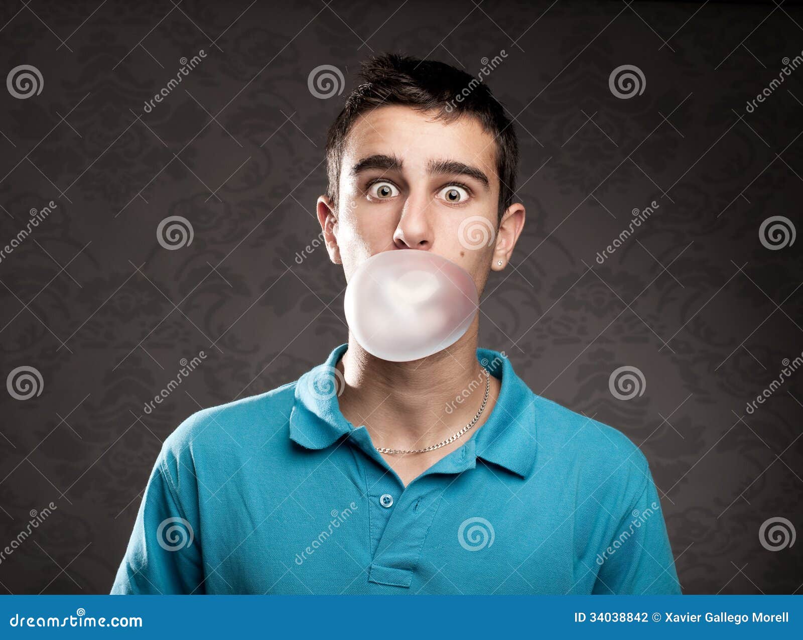 Blase Mit Kaugummi Stockfoto. Bild Von Mann, Braun, Junge - 34038842