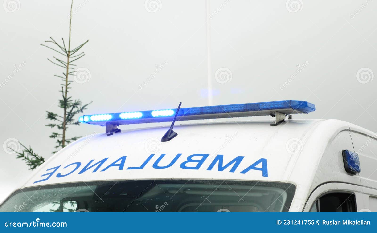 Blaue Lichter Im Krankenwagen Flackern. Blinklichter Von
