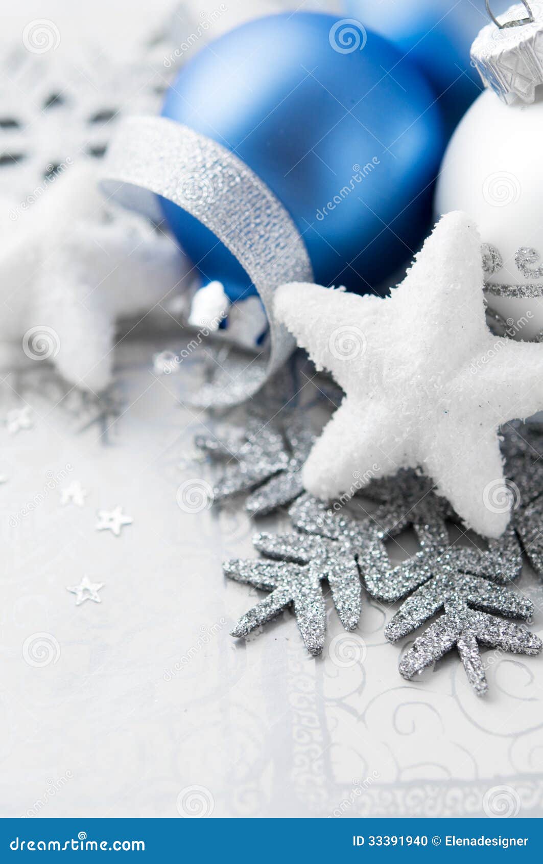 Blaue Und Silberne Weihnachtsdekoration Stockfoto - Bild von abschluß