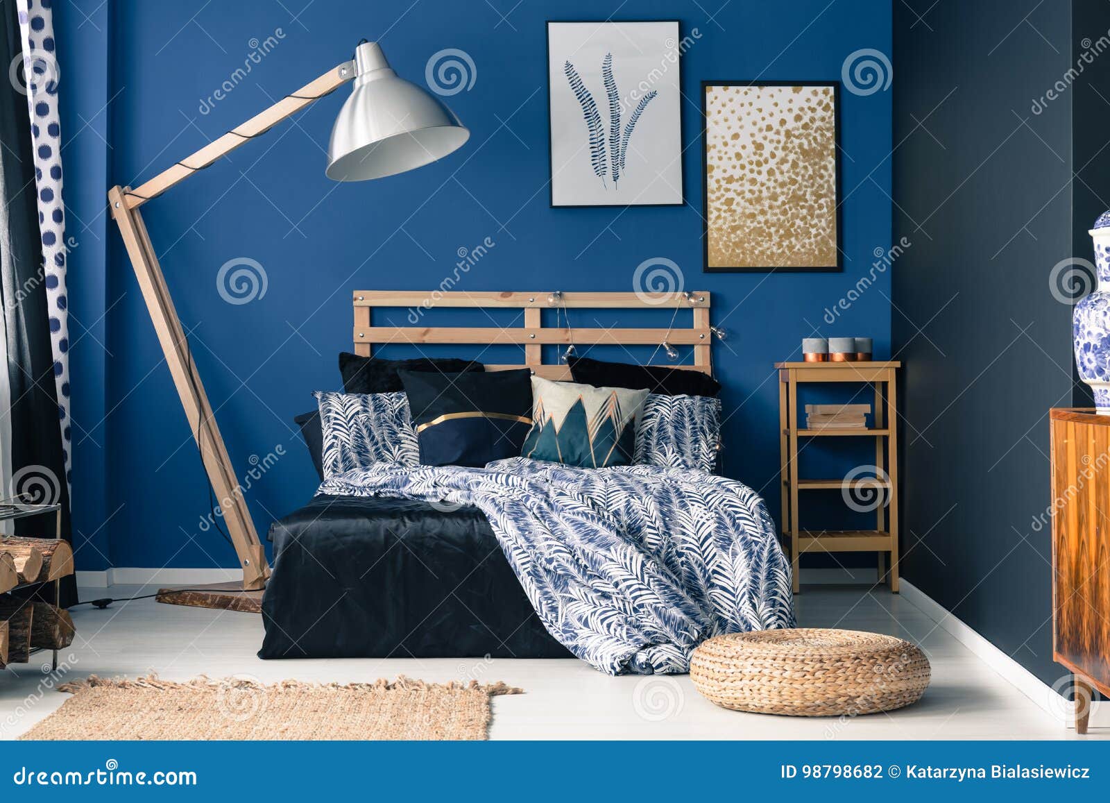 Blaues Schlafzimmer Note Des Goldes Stockfoto Bild Von