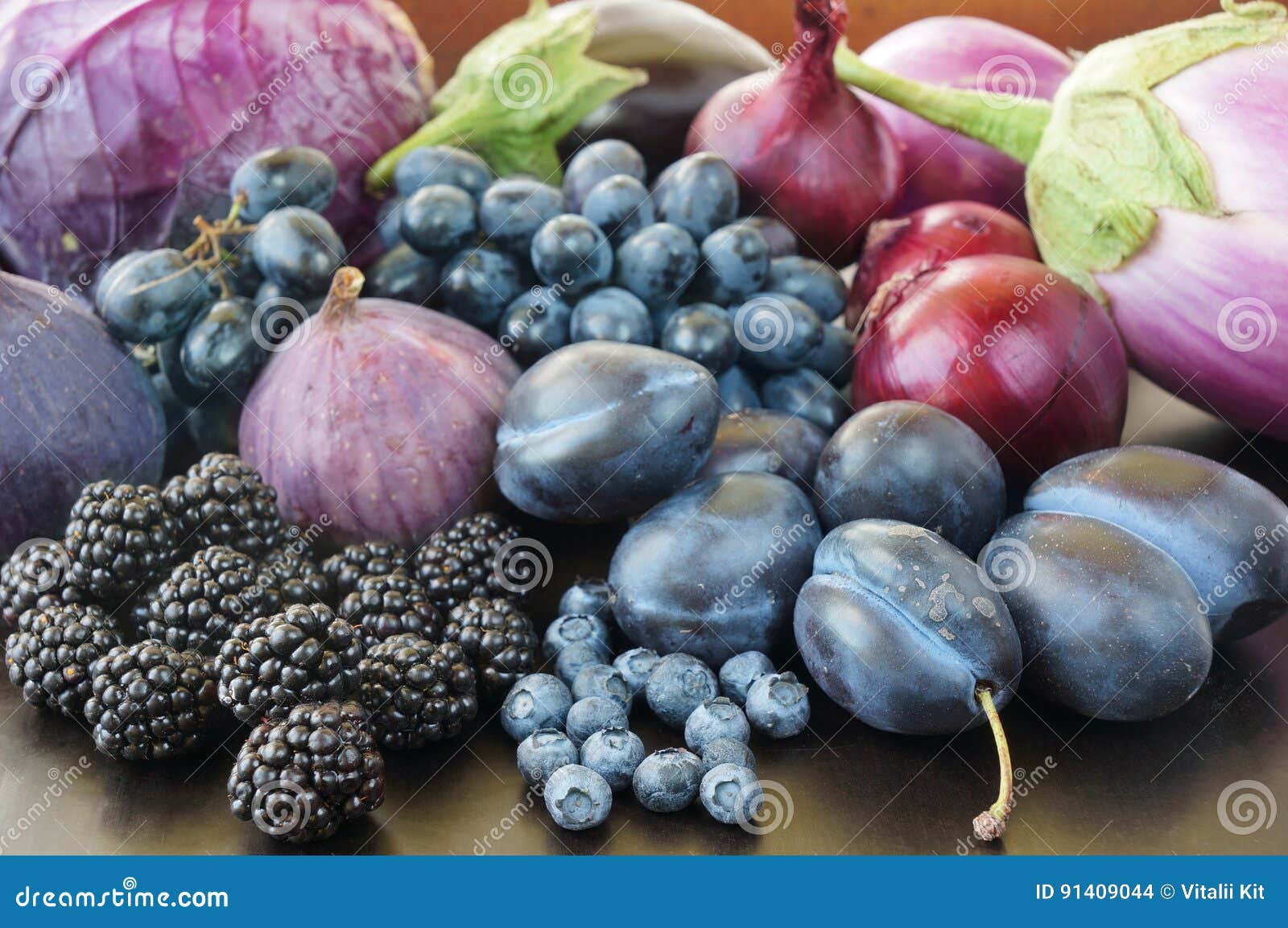 Blaues Und Purpurrotes Lebensmittel Beeren Obst Und Gemuse Stockfoto Bild Von Lebensmittel Purpurrotes