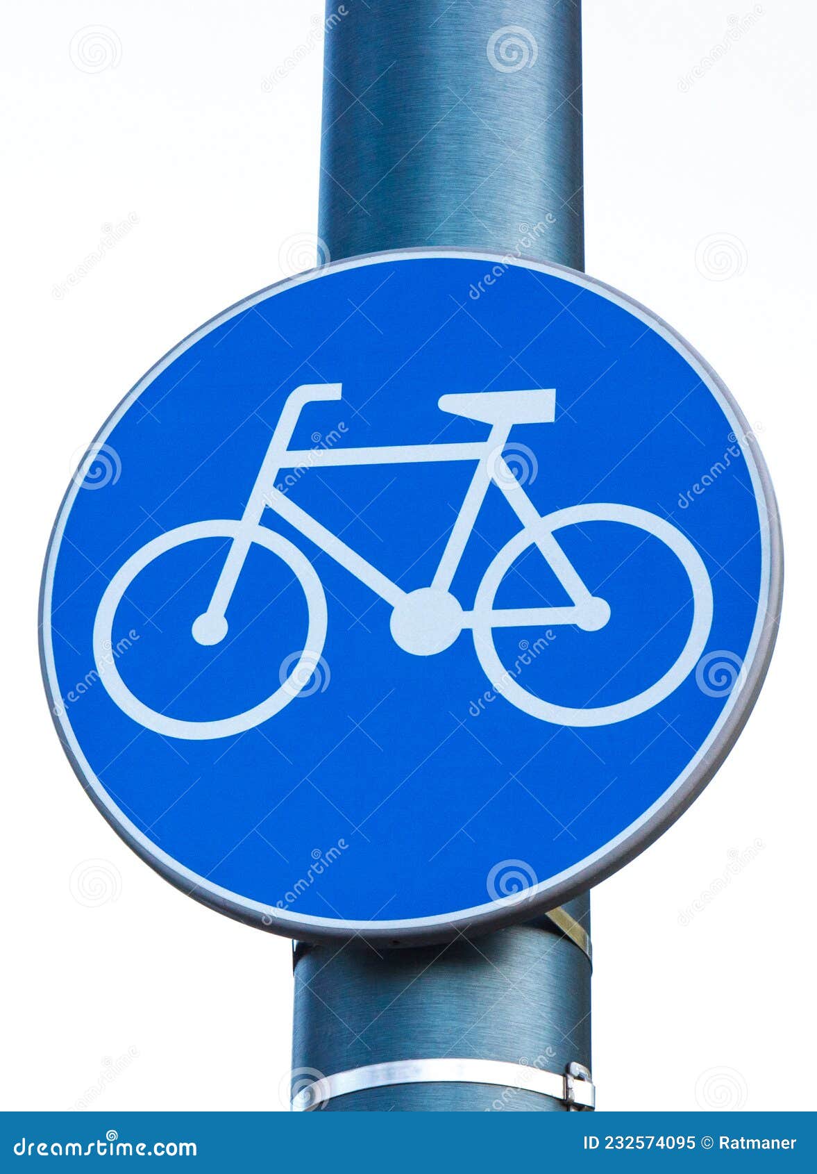 opleiding Stroomopwaarts Aan Blauw Bord Dat Informatie Geeft Over De Fiets of De Rijbaan. Veiligheid  Tijdens Het Fietsen Stock Afbeelding - Image of fietsen, voorzichtigheid:  232574095