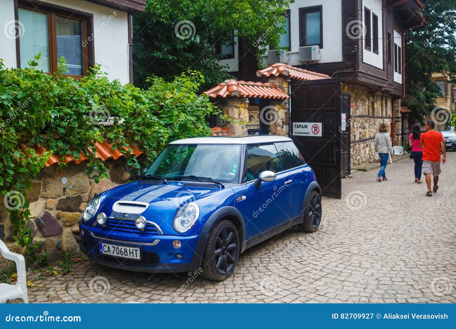Blauwe auto Mini Cooper redactionele fotografie. Image of mini - 82709927