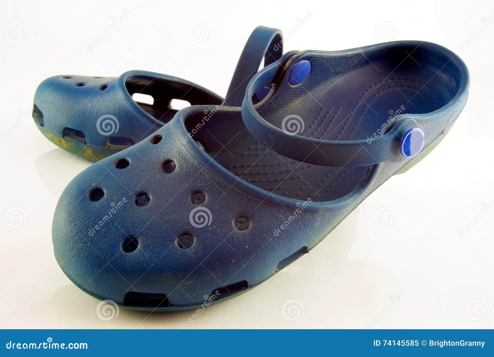 Blauwe plastic schoenen stock afbeelding. Image of gebruikt -