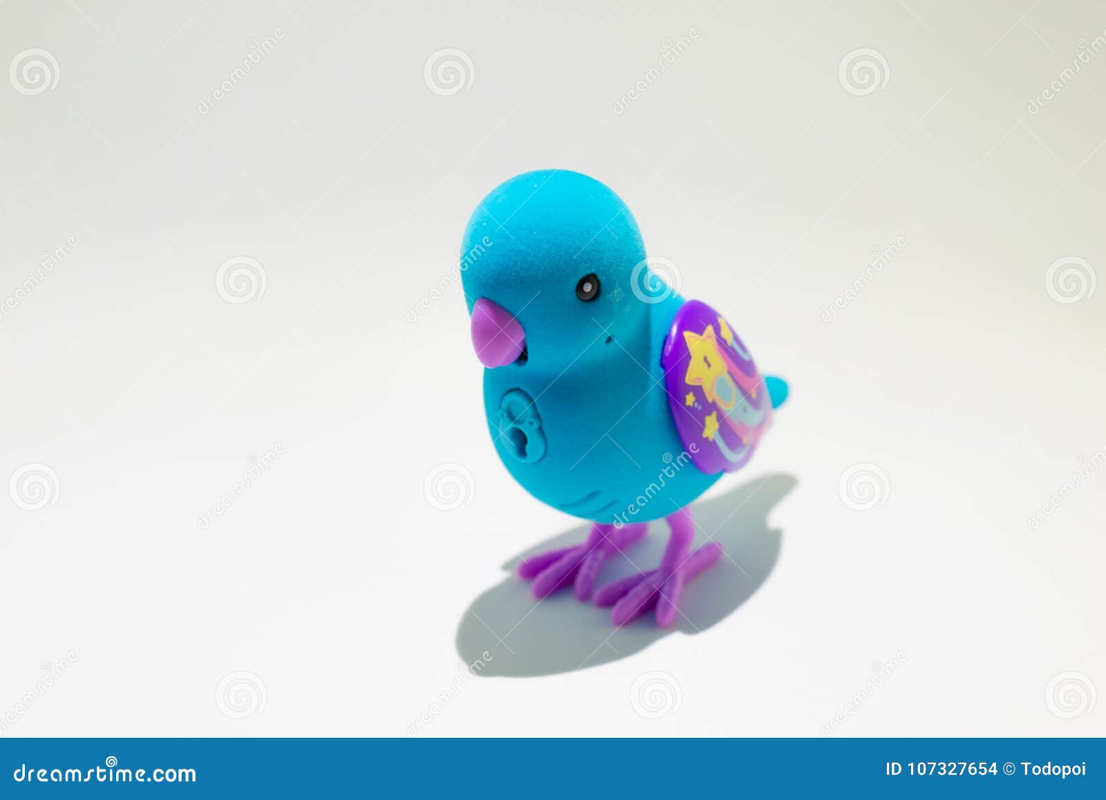 overhead talent bijkeuken Blauwe Vogel Met Bek En Purper Vleugelsstuk Speelgoed Stock Foto - Image of  kunstmatig, blauw: 107327654