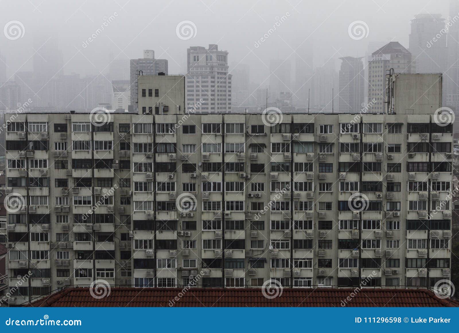 Block Von Chinesischen Wohnungen Shanghai Stockfoto Bild Von Wohnung Feucht 111296598