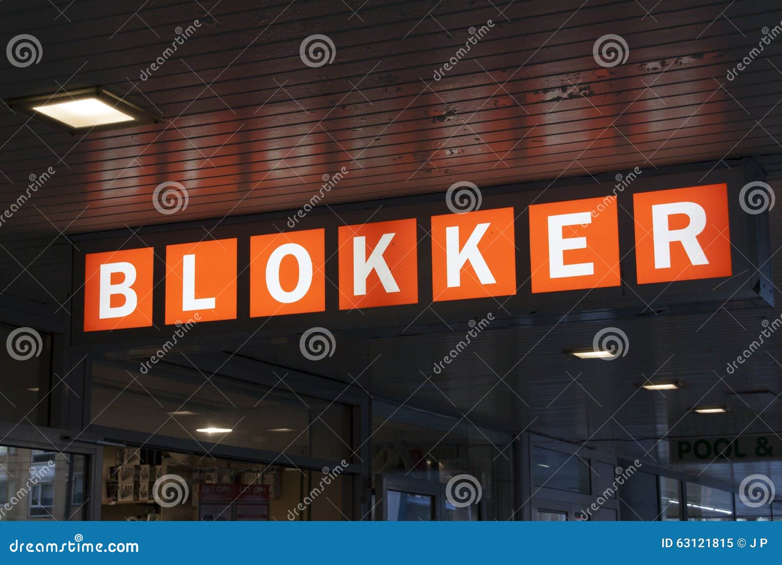 Monteur besluiten patrouille Blokker store editorial image. Image of equipment, household - 63121815