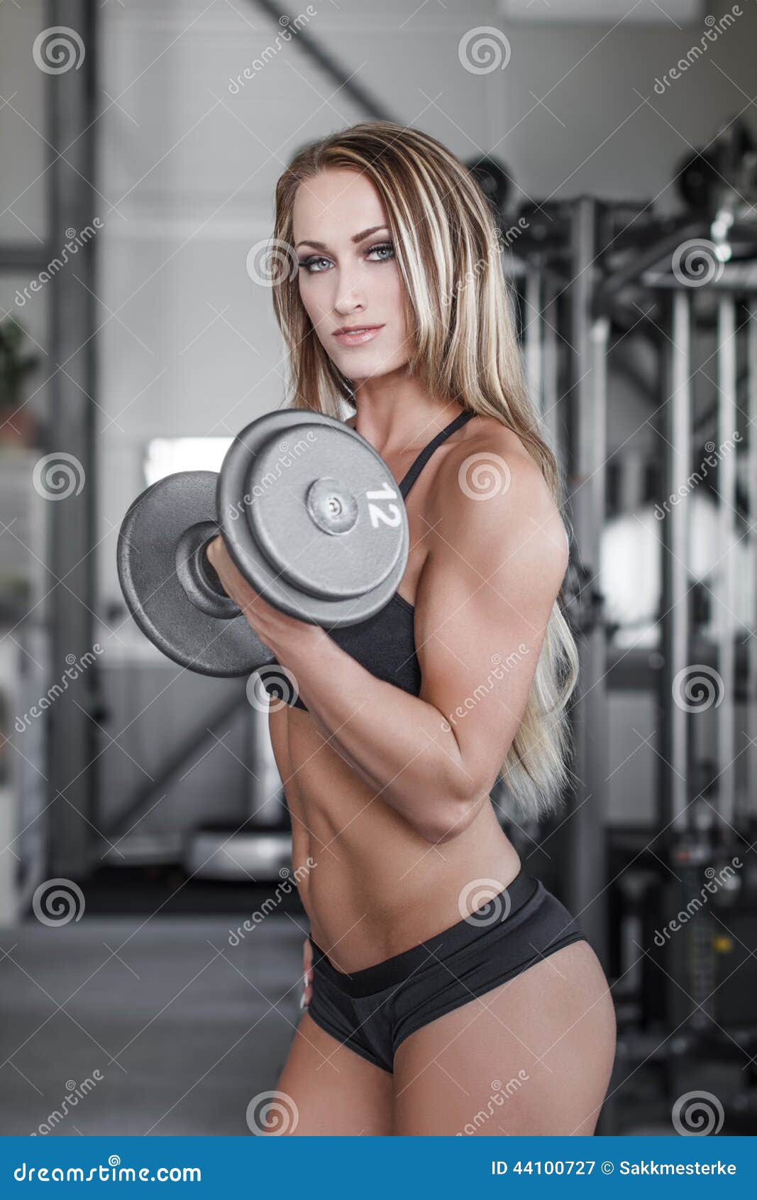 Фитнес модель блондинка