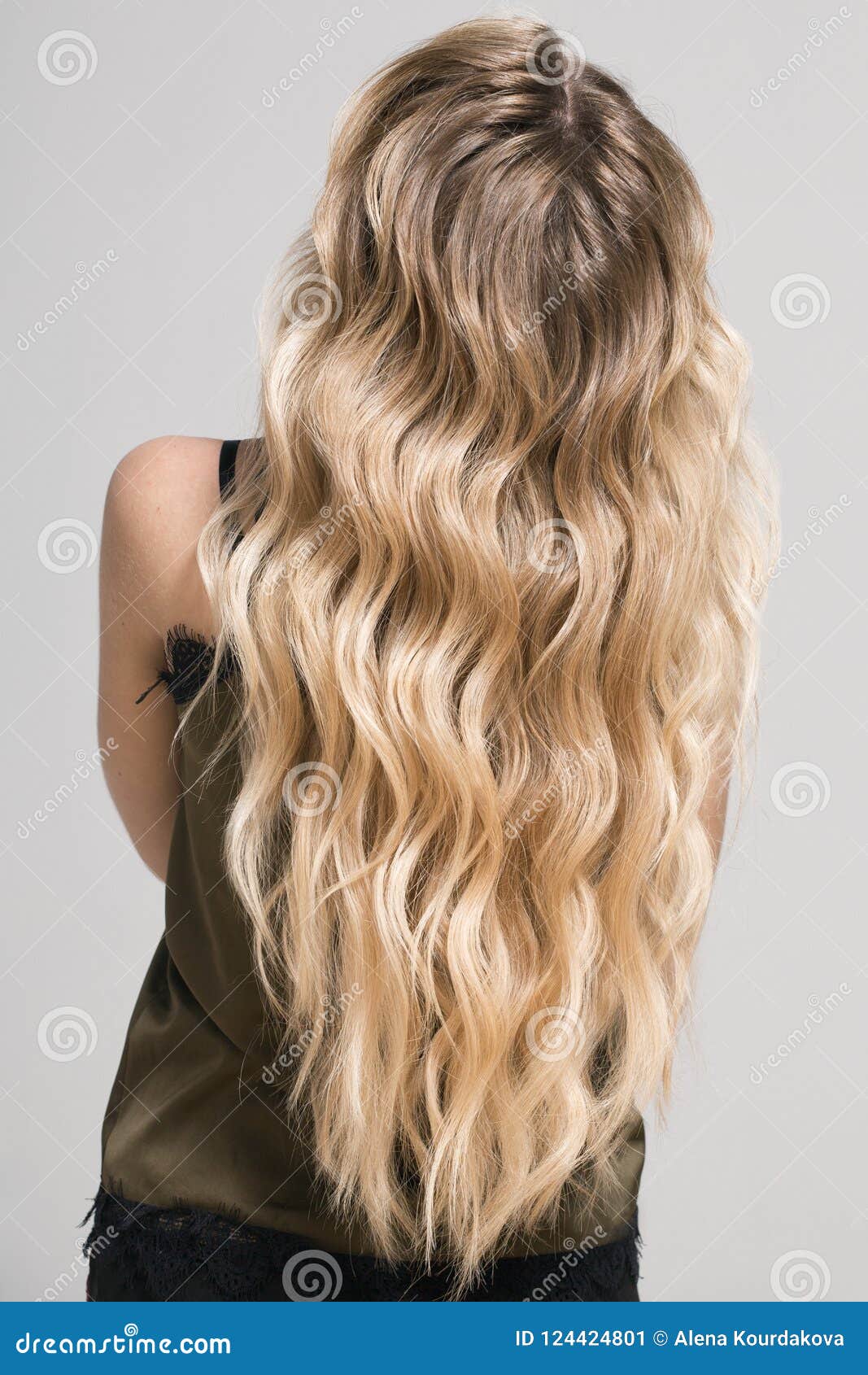 28 New Ways Women are Getting Long Layered, Wavy Hair in 2024
