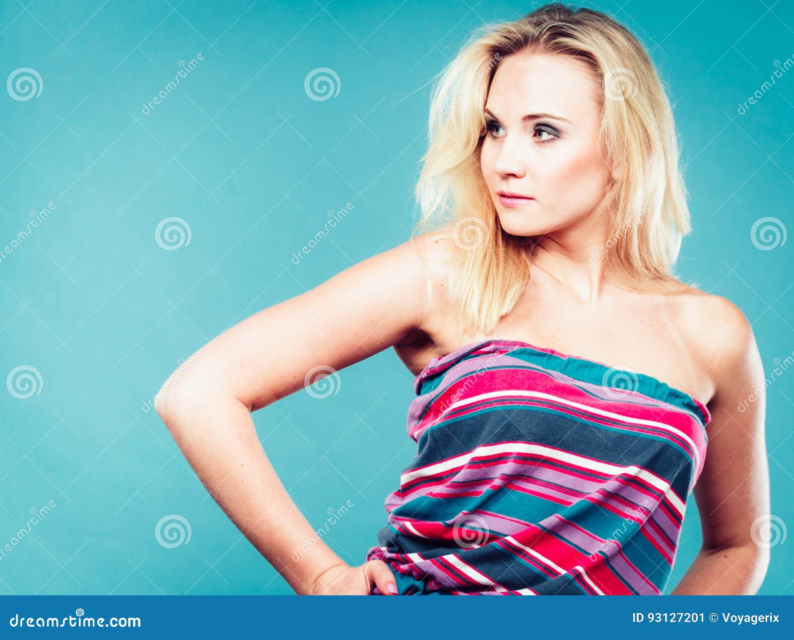 Blonde woman wearing a trendy outfit - wide 1