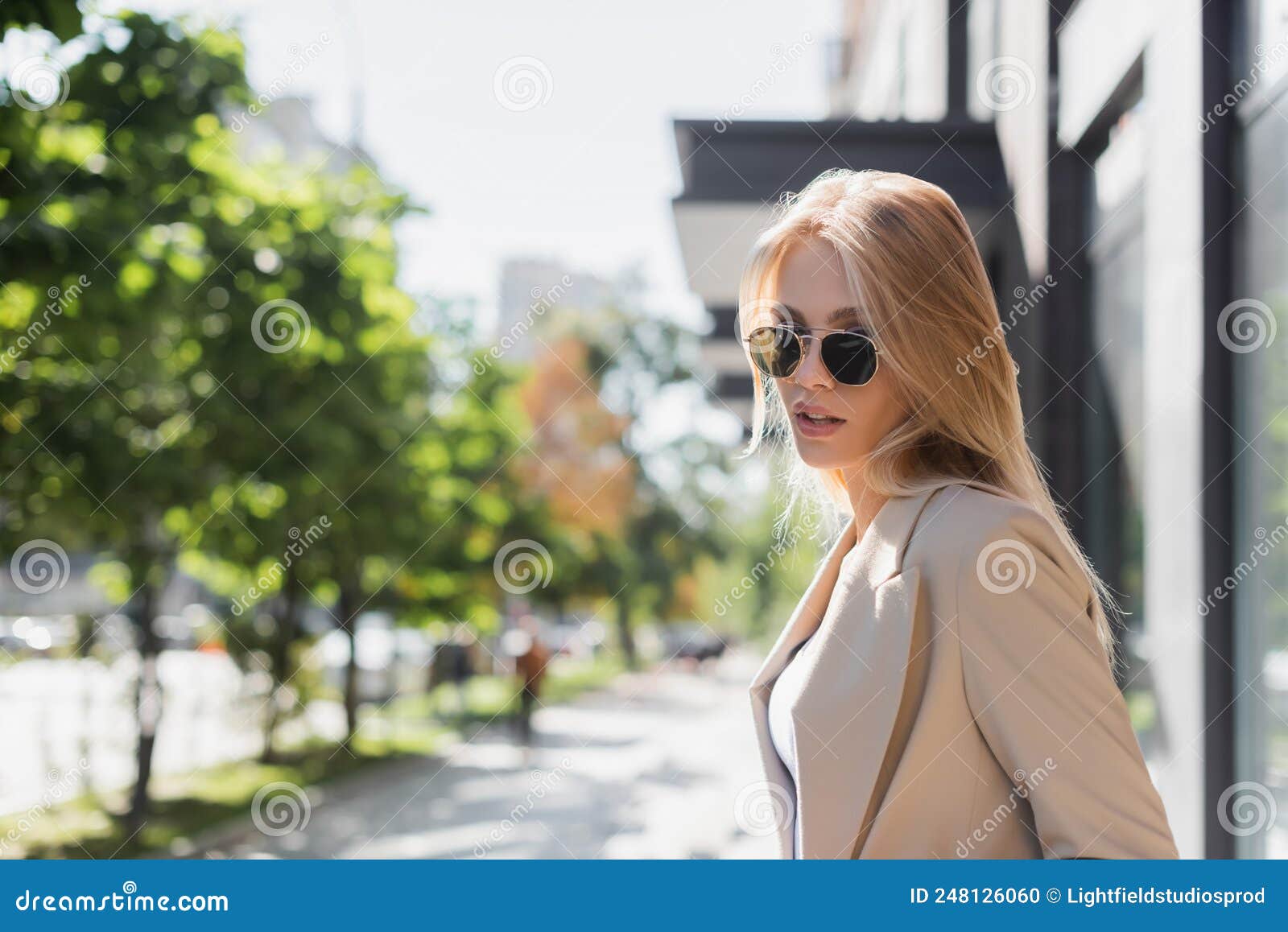 8. Blonde hair and brown sunglasses fashion - wide 4