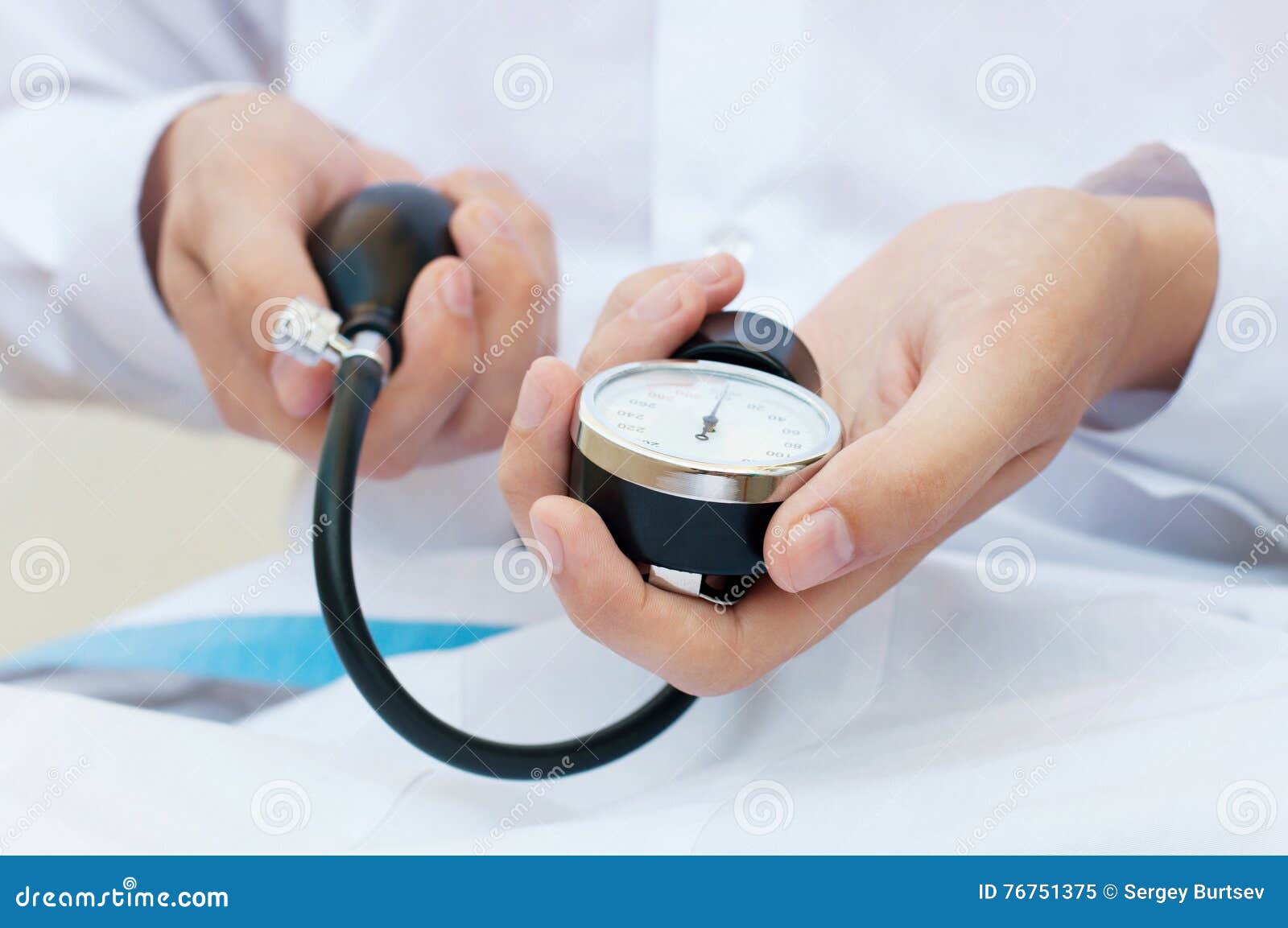 Blood pressure gauge stock image. Image of gauge, medical 76751375