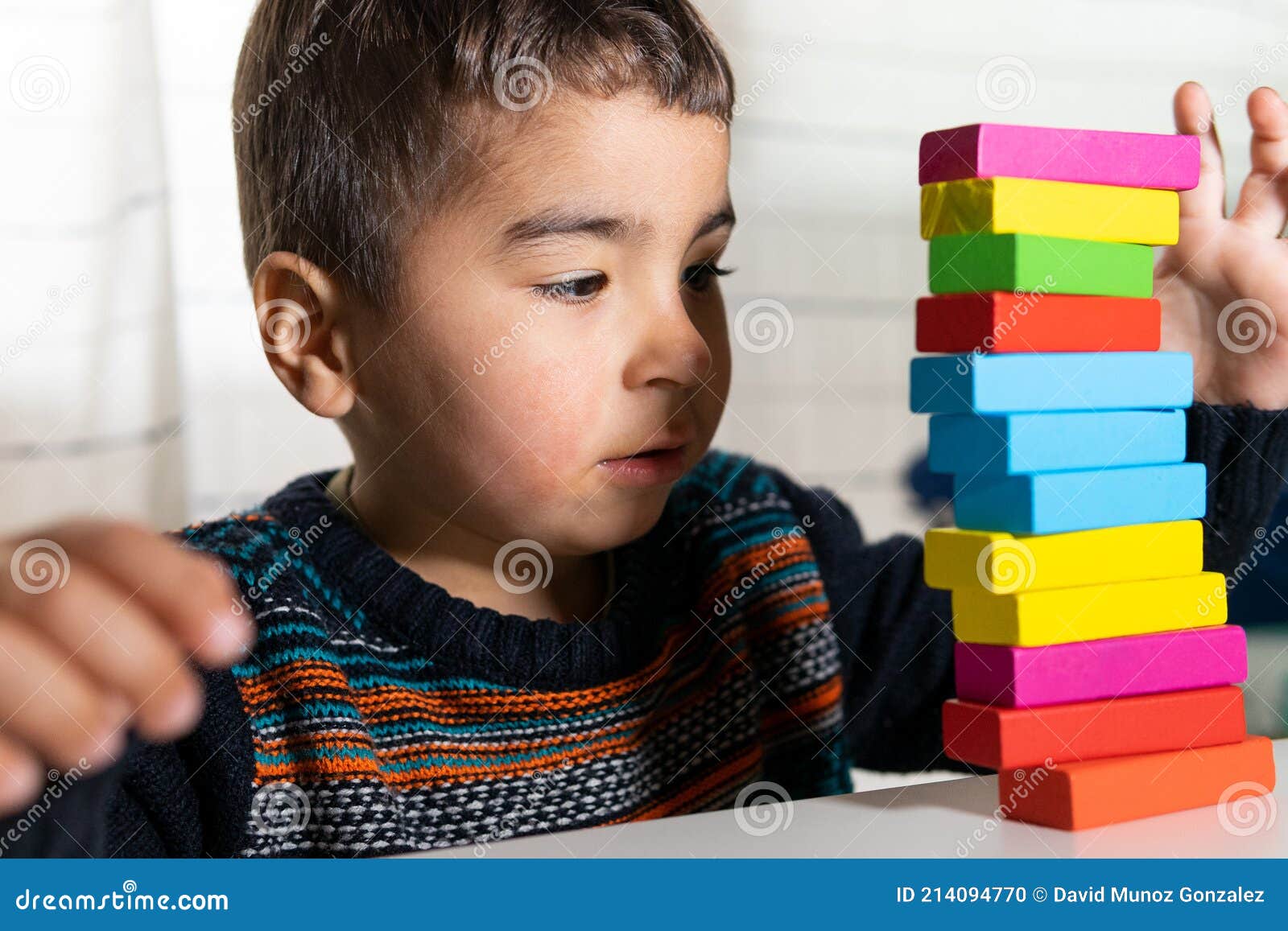 suspender brecha occidental Bloques De Construcción De Juegos Infantiles. Jugar Y Aprender En Casa.  Bloques De Construcción. Foto de archivo - Imagen de ocio, feliz: 214094770