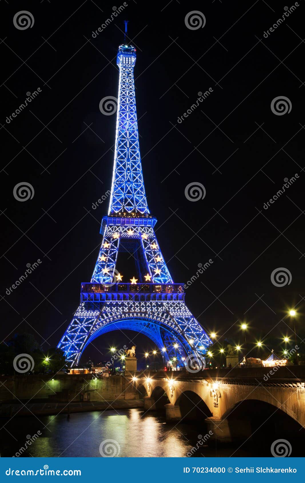Blu D Ardore Della Torre Eiffel Illuminato Alla Notte A Parigi Francia Immagine Editoriale Immagine Di Citt Famoso