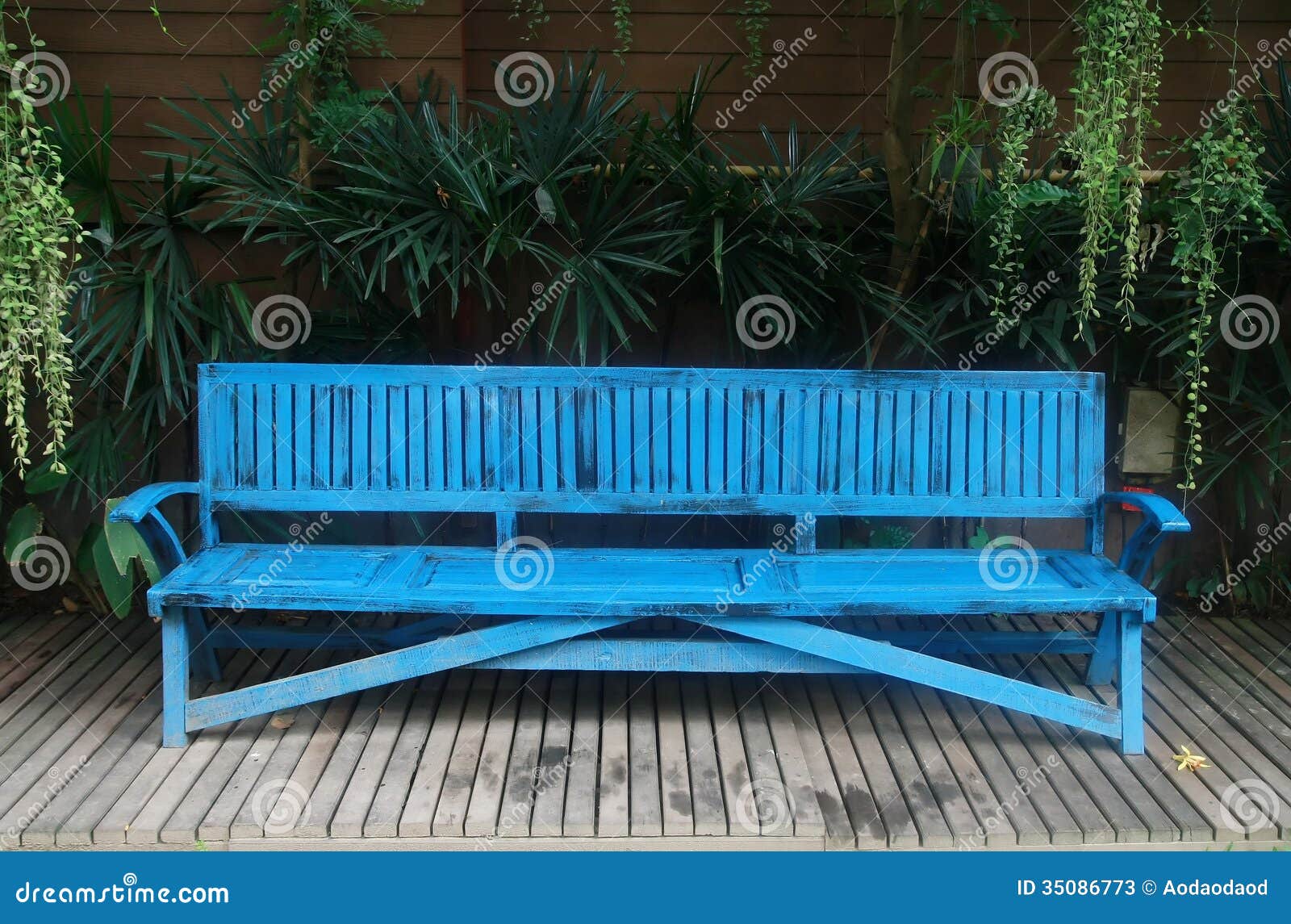 Blue bench in garden stock image. Image of lantern, historic 35086773