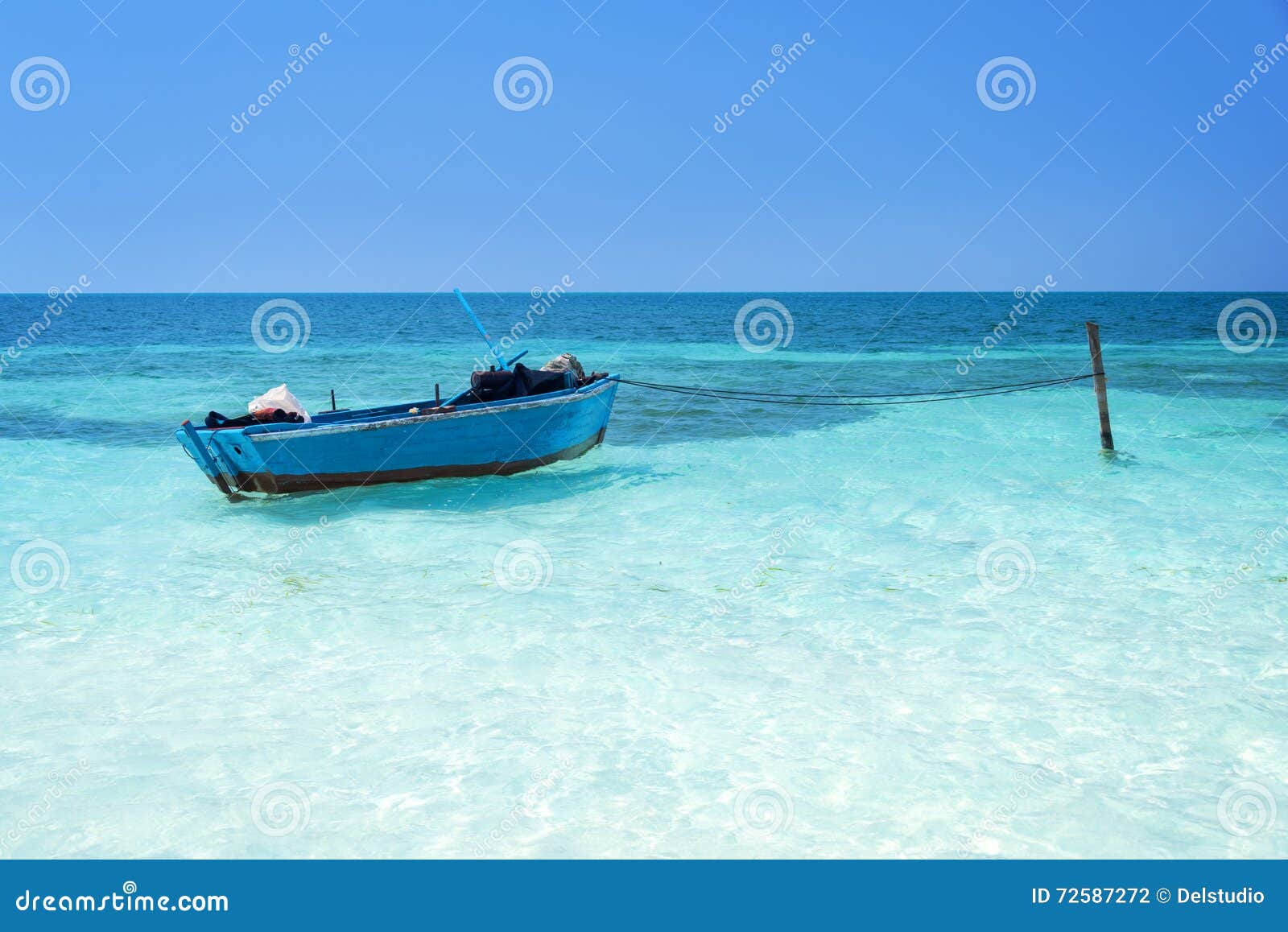blue boat, cayo levisa cuba