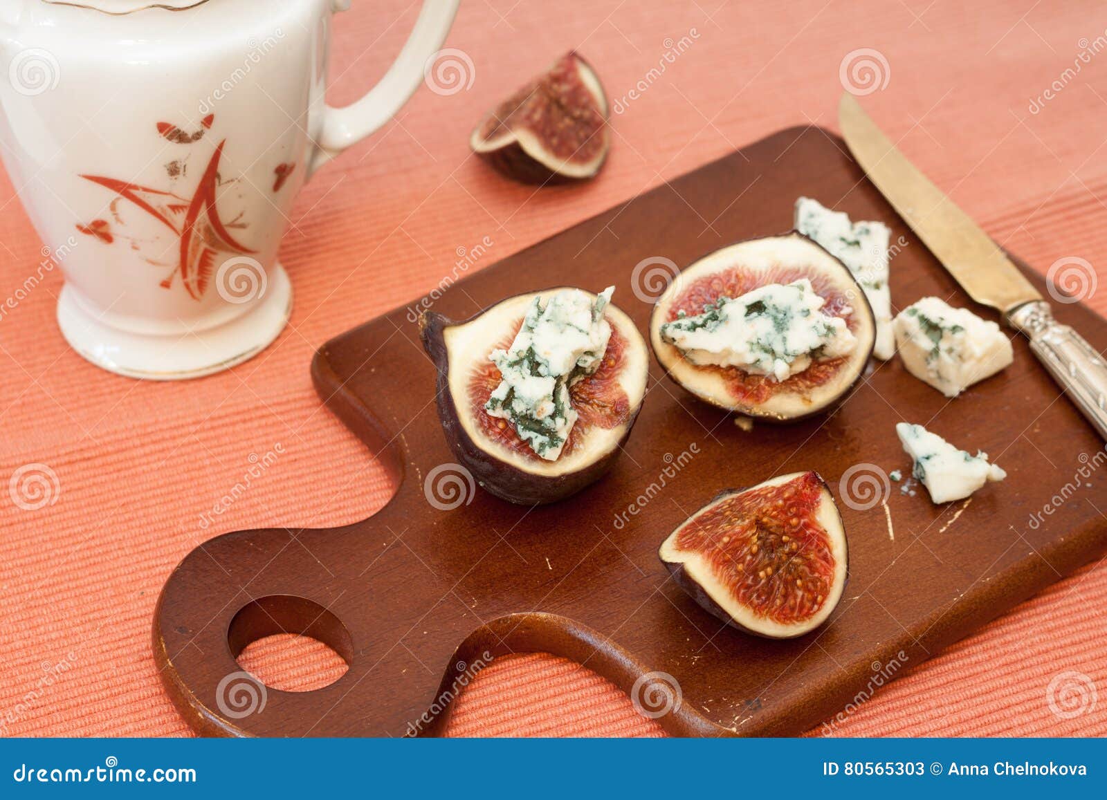 Blue cheese and fresh figs stock image. Image of appetizer 80565303