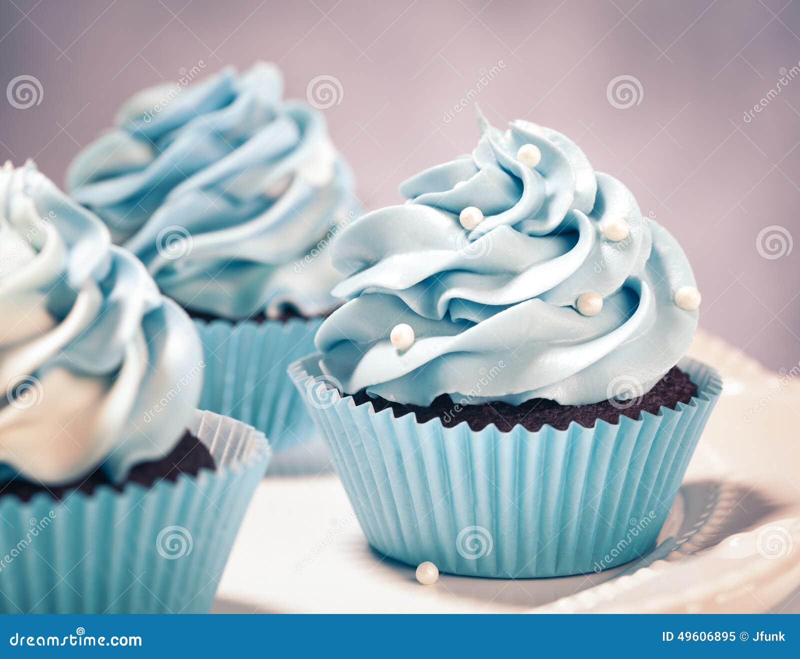 blue cupcakes