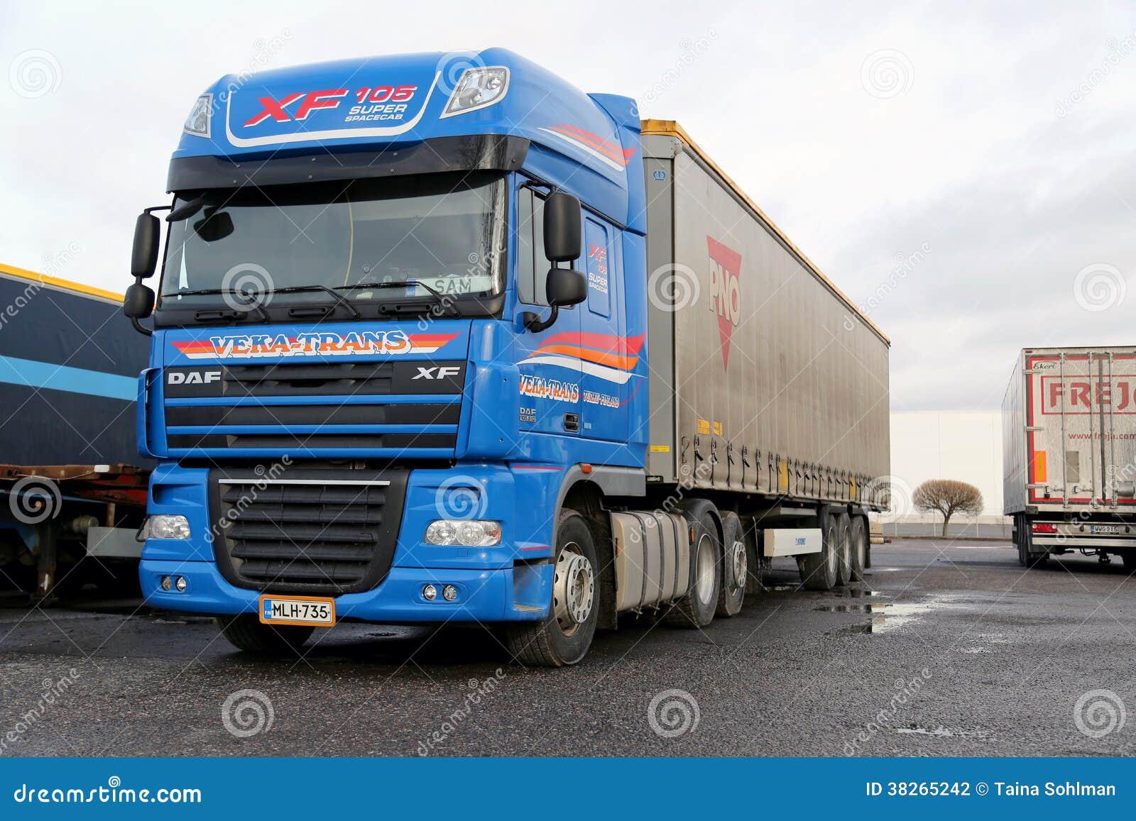 Blue Daf XF Super Long Haulage Truck Editorial Photography - Image of  cargo, landscape: 38265242