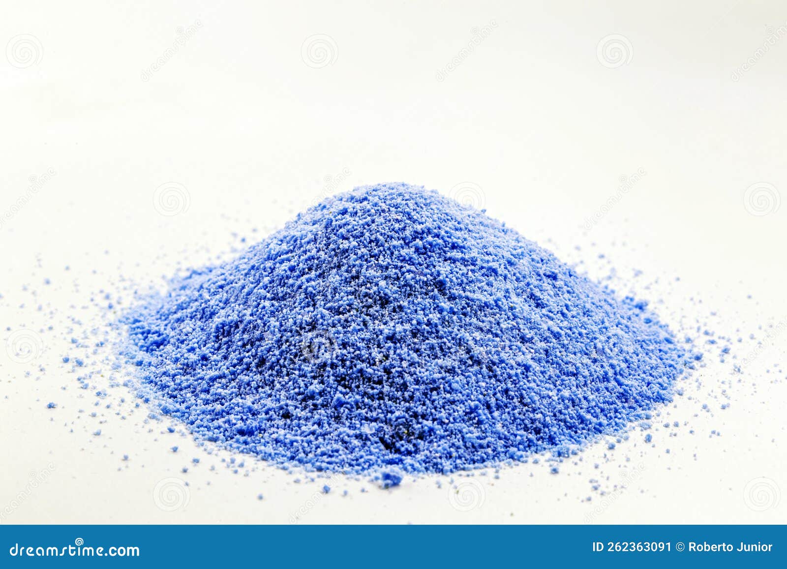 blue fluorescent pigments, made up of a polymeric matrix, resins of different types such as polyester, alkyd, formaldehyde which