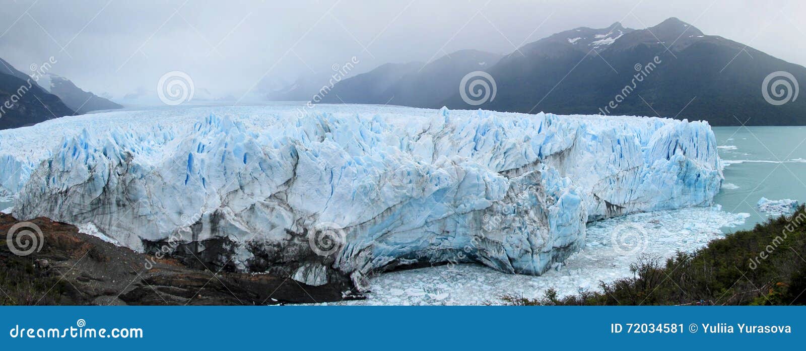 blue ice glaciar panorama, perito moreno