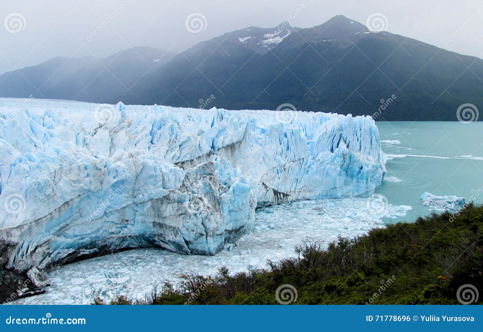 blue ice glaciar perito moreno