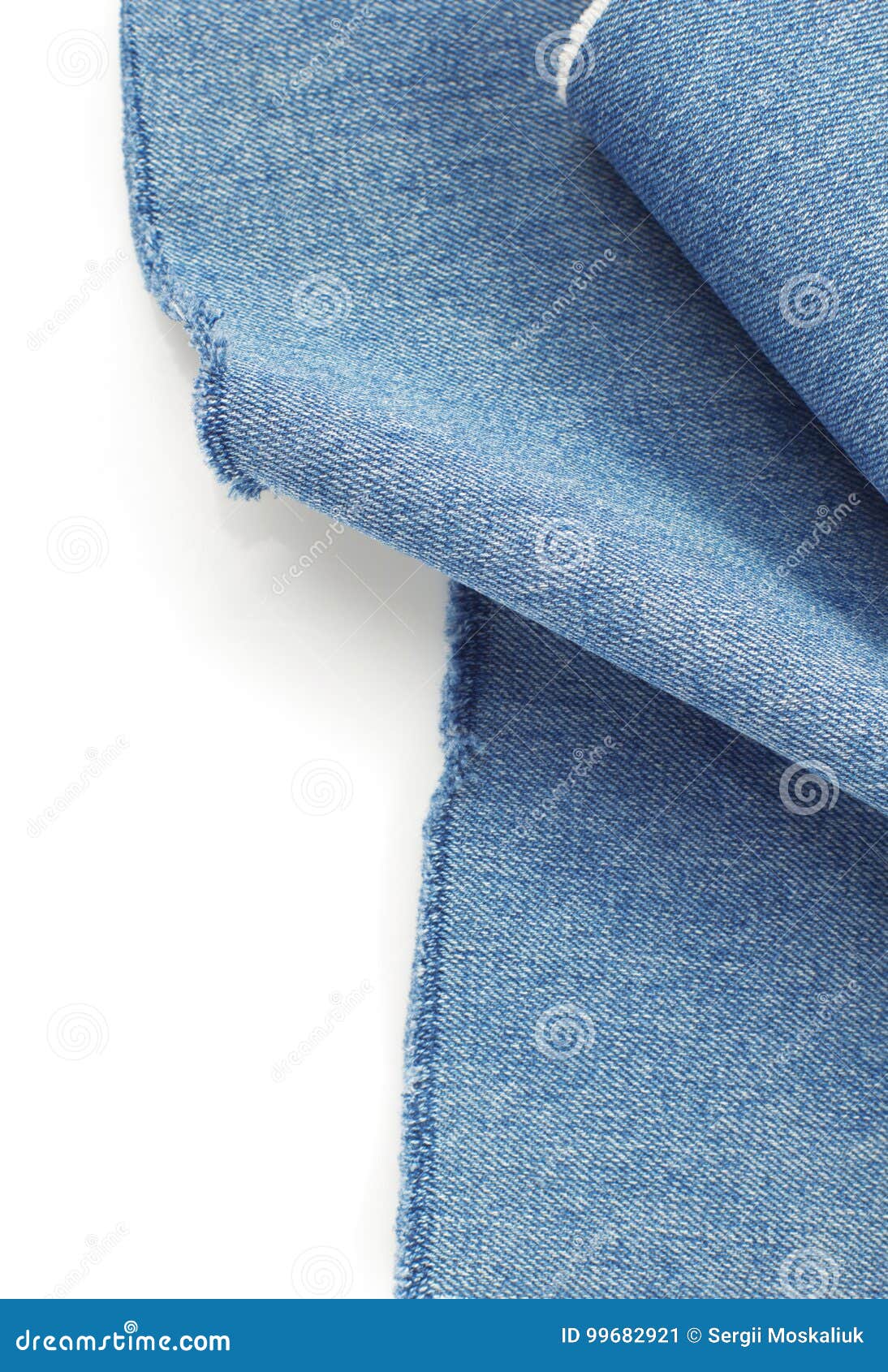 Blue jeans su bianco immagine stock. Immagine di colore - 99682921