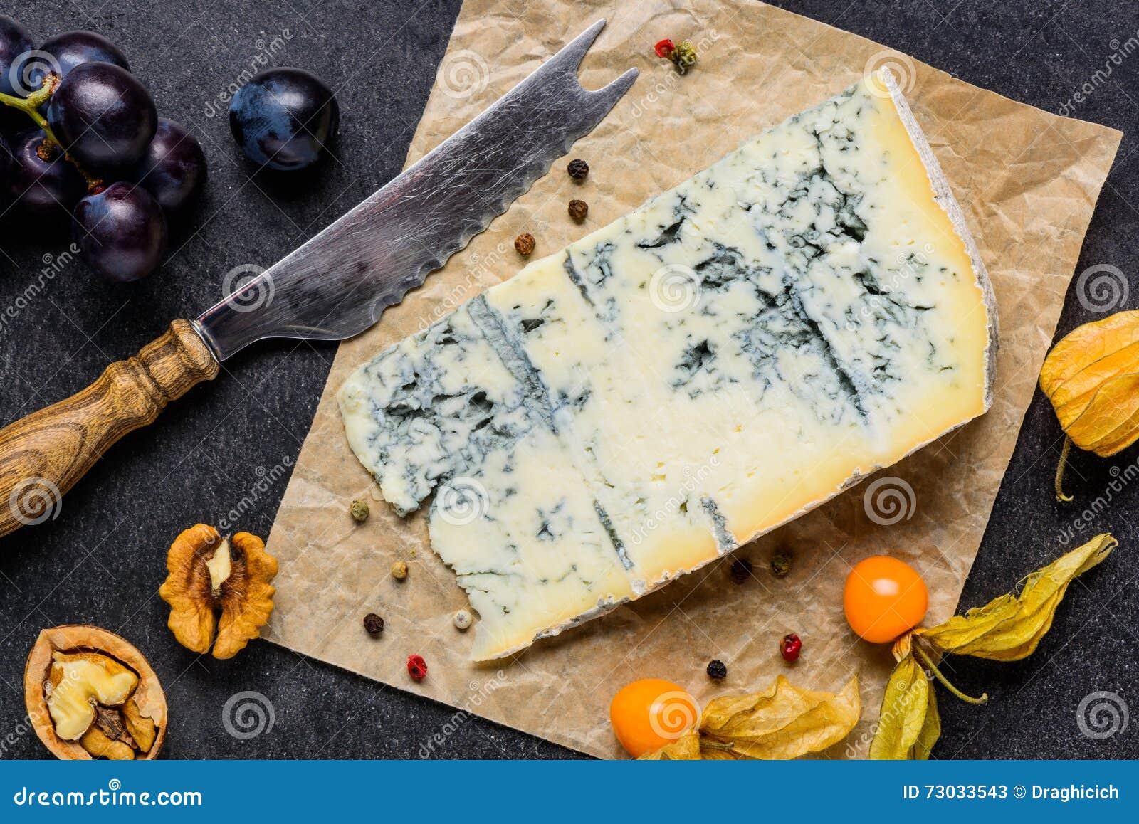 blue mold gorgonzola cheese with fruits
