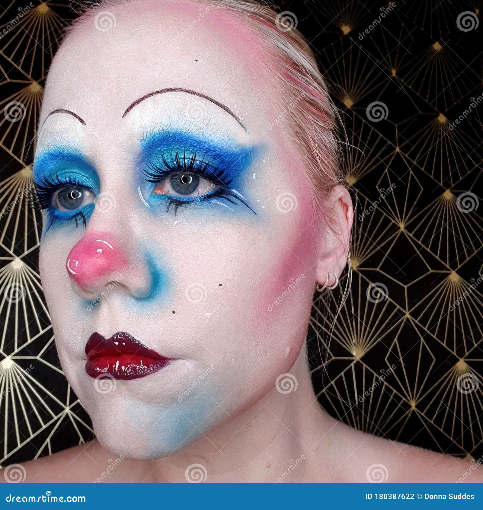 Festival Kriger mandat Blue and Pink Clown Theatrical Editorial Makeup Stock Photo - Image of  person, costume: 180387622