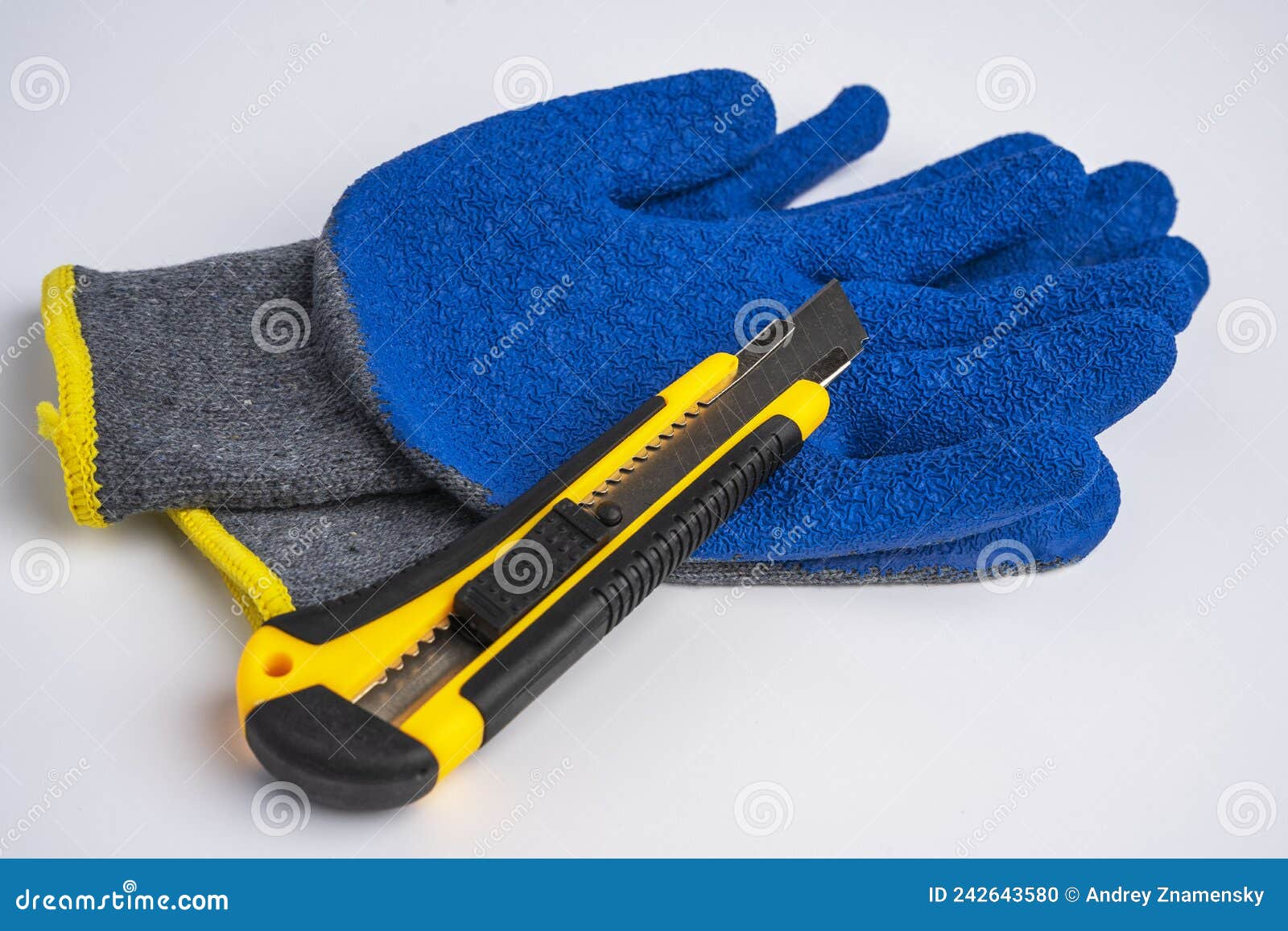 https://thumbs.dreamstime.com/z/blue-rubberized-work-gloves-stationery-knife-lie-white-background-construction-repair-health-protection-blue-242643580.jpg