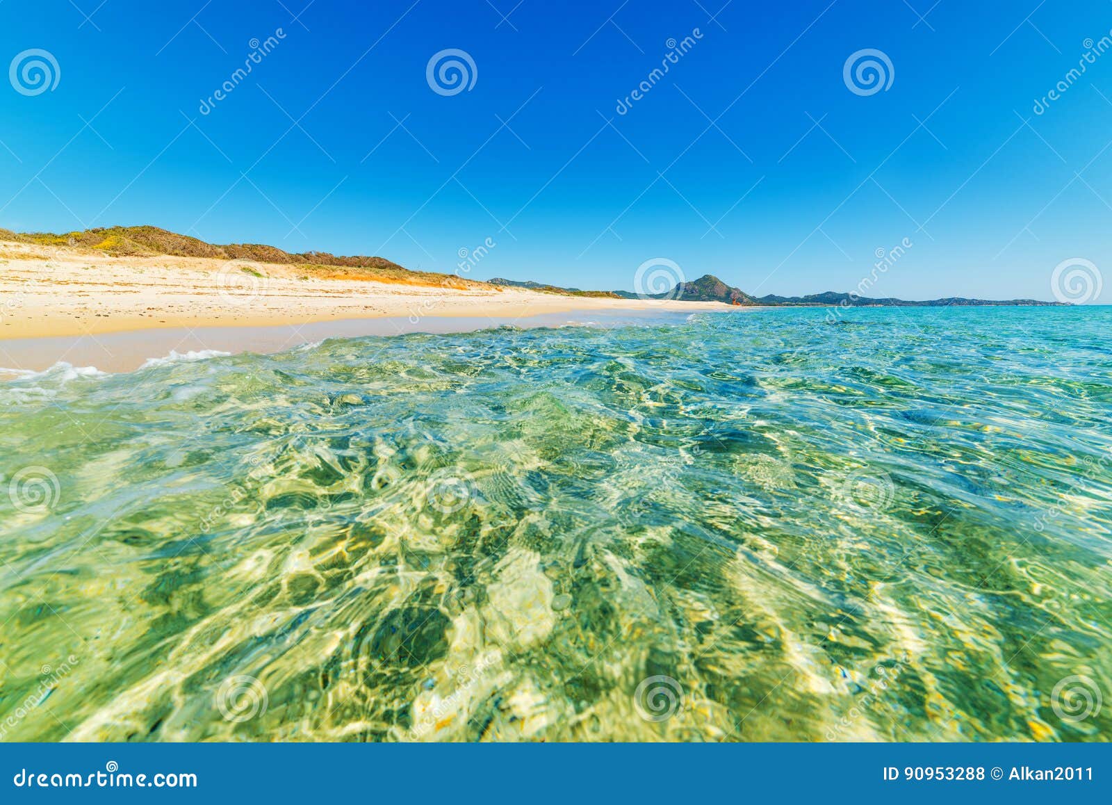 blue sea in piscina rei beach