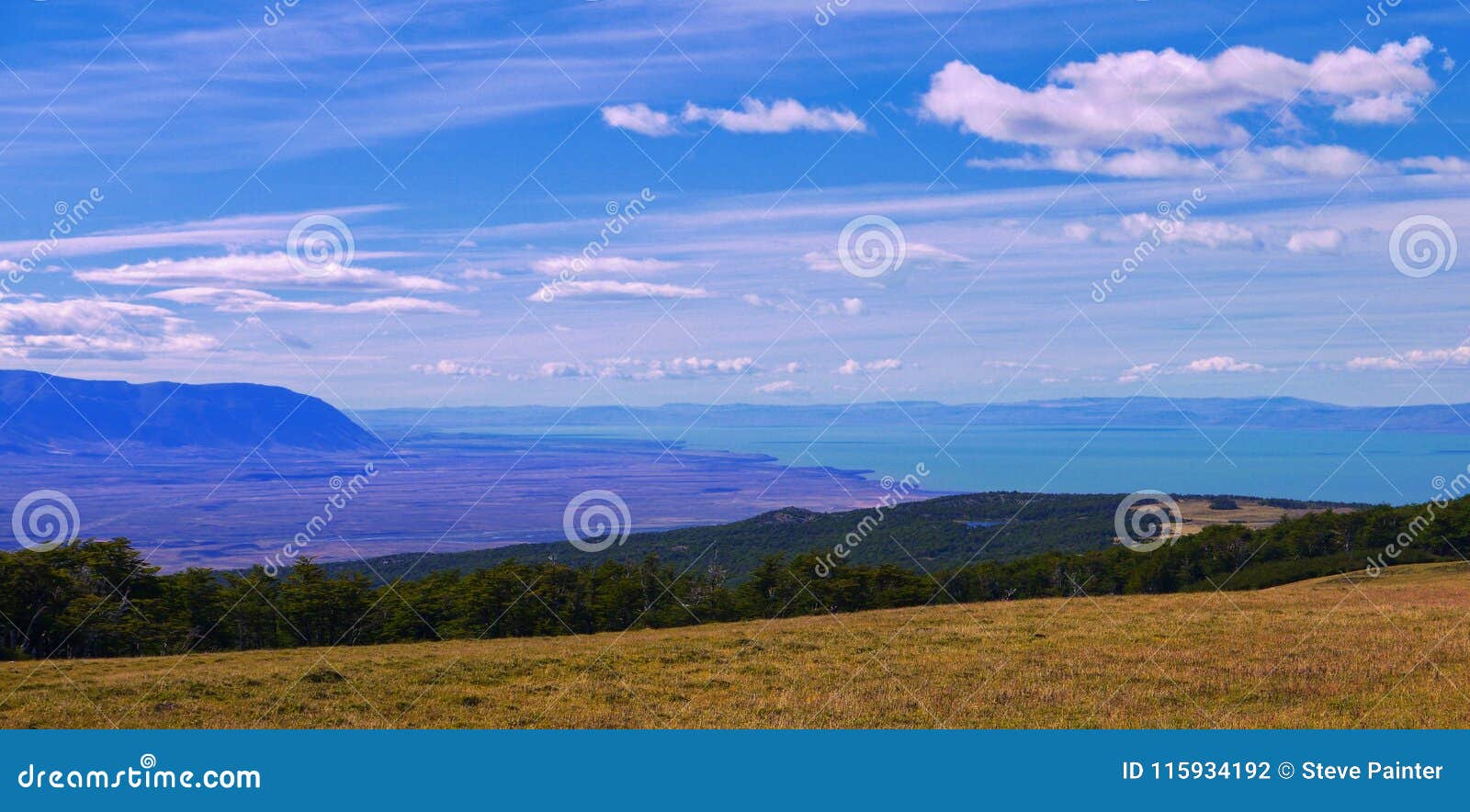 blue skies, horizon and lago in patagonia