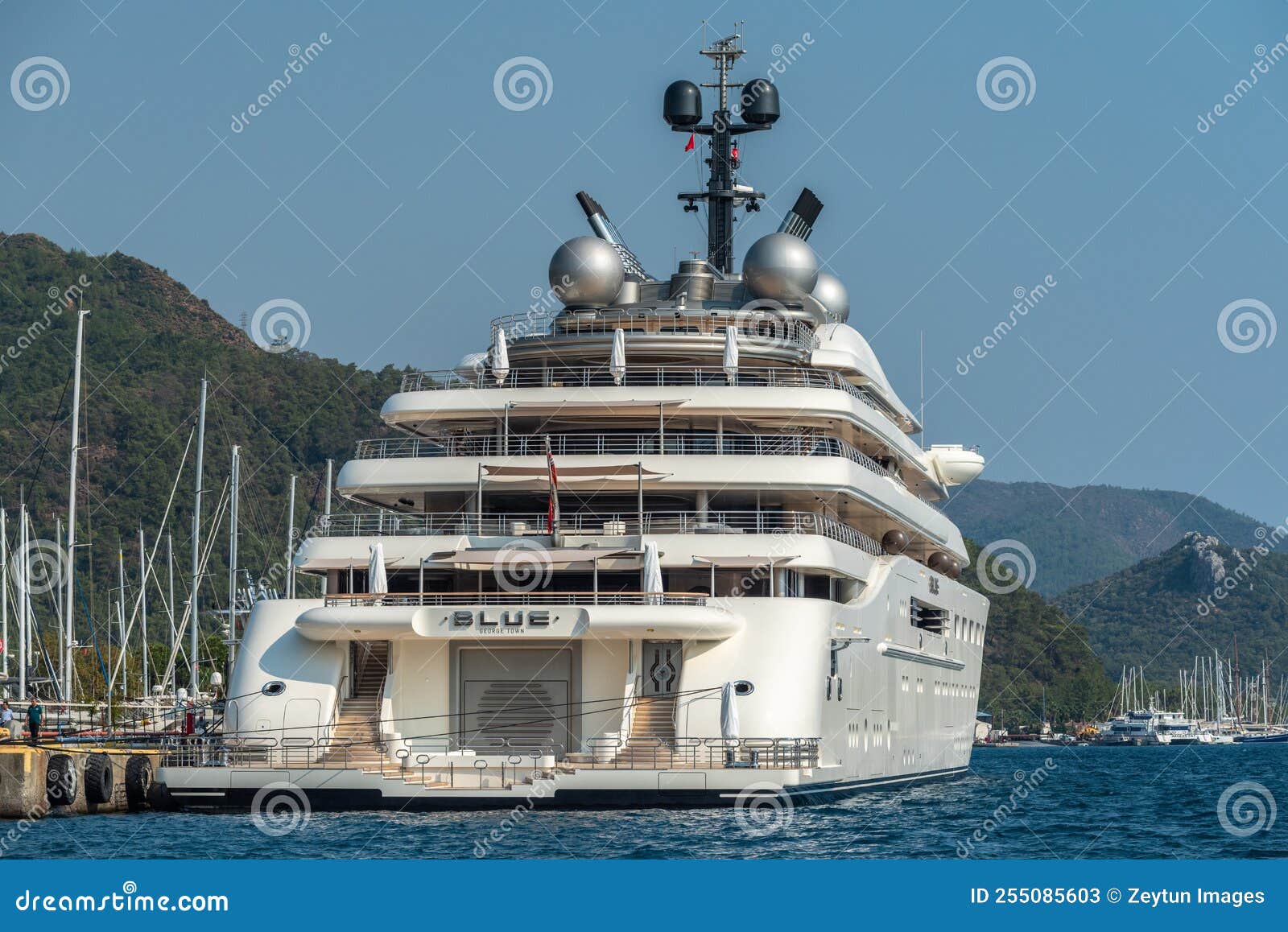 superyacht in marmaris