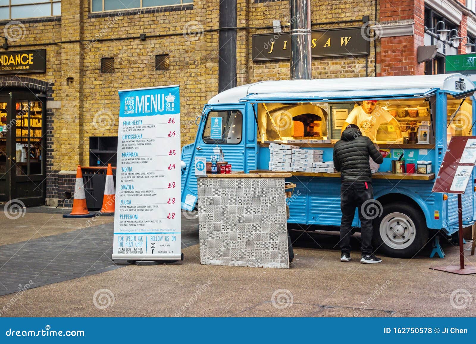 Vintage Food Truck at Old Spitalfields Market in London Editorial Stock ...