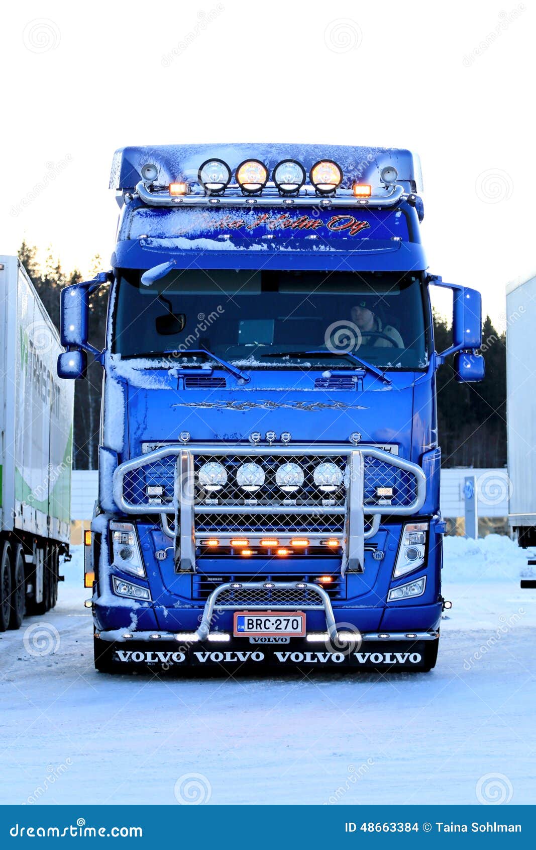 Blue Volvo FH13 with Lighting Accessories Editorial Stock - Image of blue, hauling: 48663384