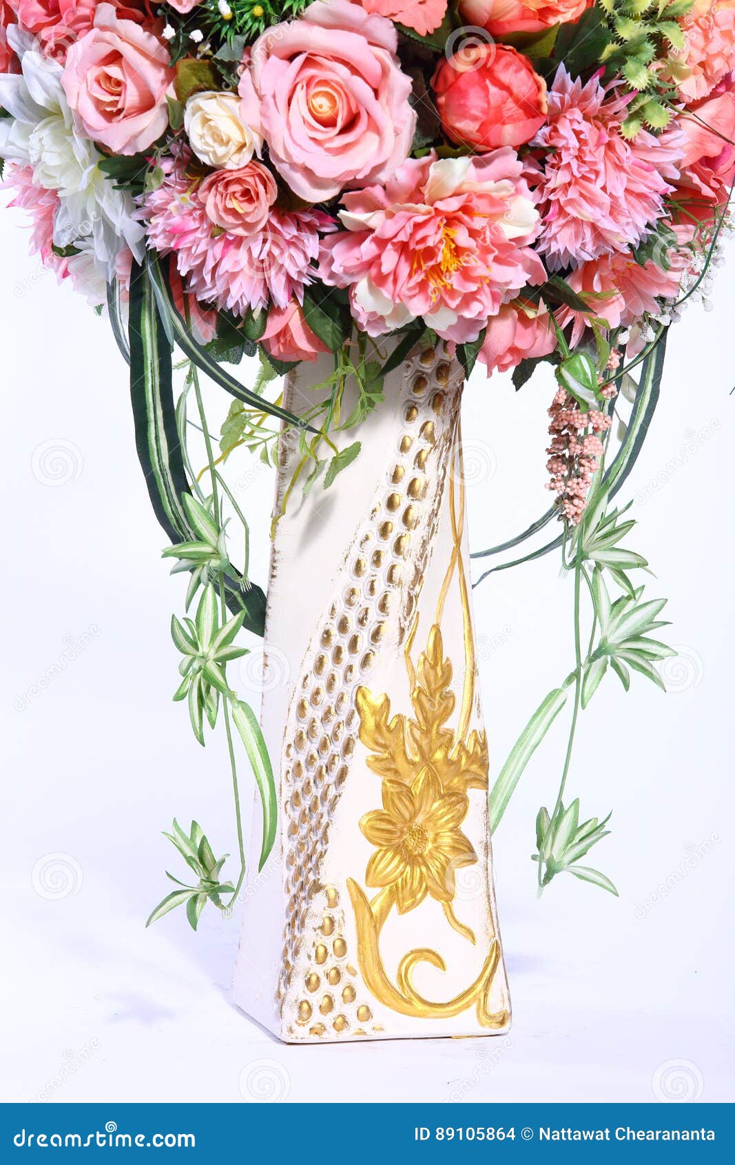 Blumenstrauss Der Kunstlichen Blume Bunt Weisser Hintergrund Stockfoto Bild Von Knospe Farbe 89105864