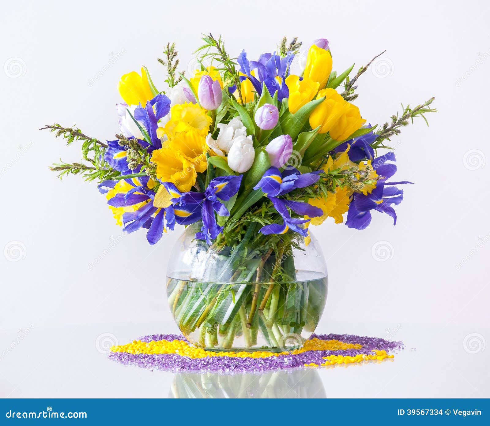 Blumenstrauß Von FrühlingsBlumen Stockfoto Bild von jonquille, grün