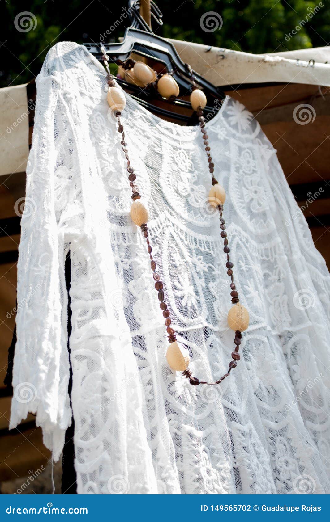 Aspirar Halar lazo Blusa Mexicana T?pica Para Las Mujeres En Blanco Foto de archivo - Imagen  de latino, gente: 149565702