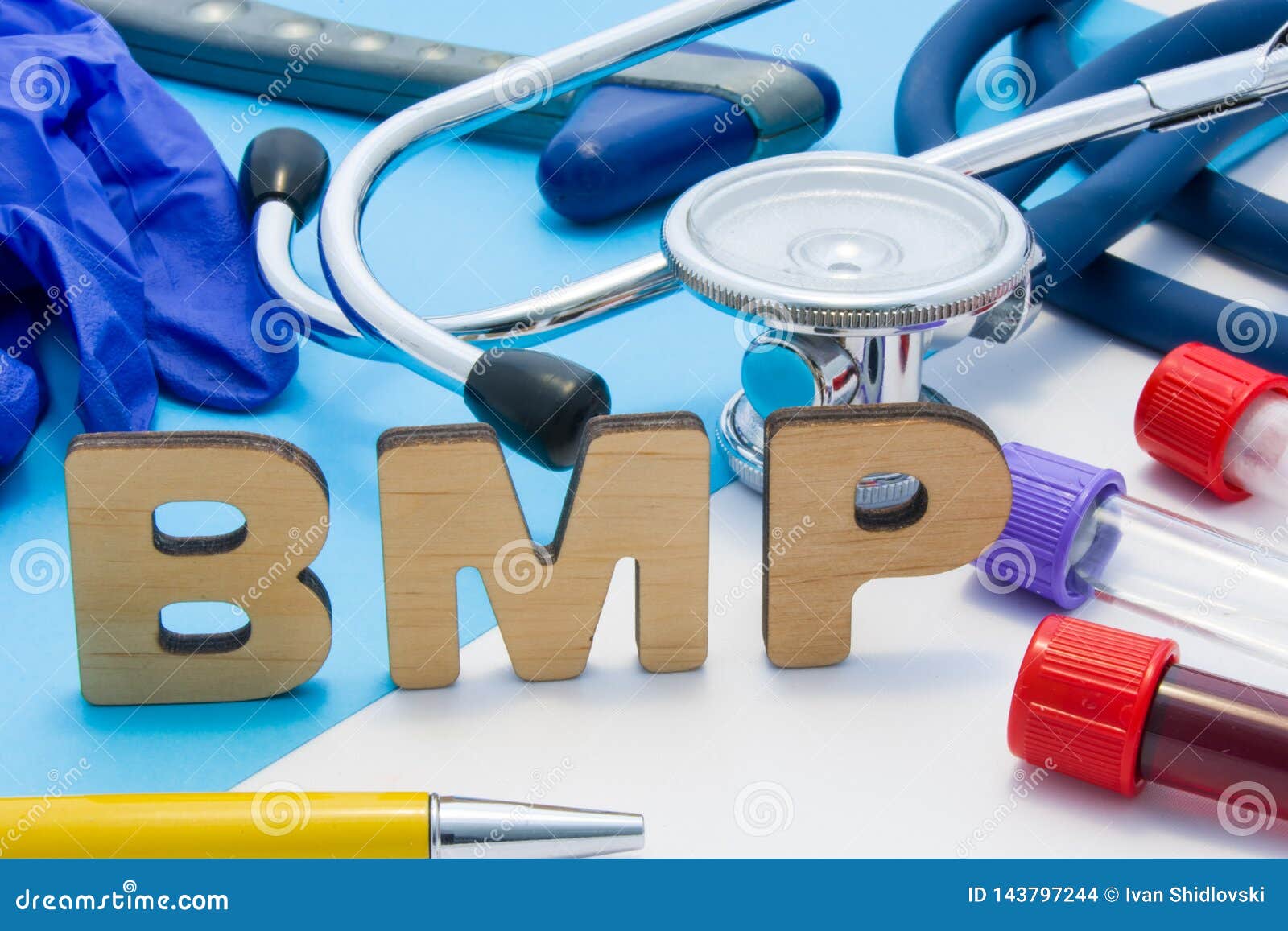 Bmp医学实验室首字母缩略词 意味基本的新陈代谢的盘区做词bmp 位于在有血液的试管附近的信件库存照片 图片包括有 Bmp医学实验室首字母缩略词 意味基本的新陈代谢的盘区做词bmp 位于在有血液的试管附近的信件库存照片 图片包括有