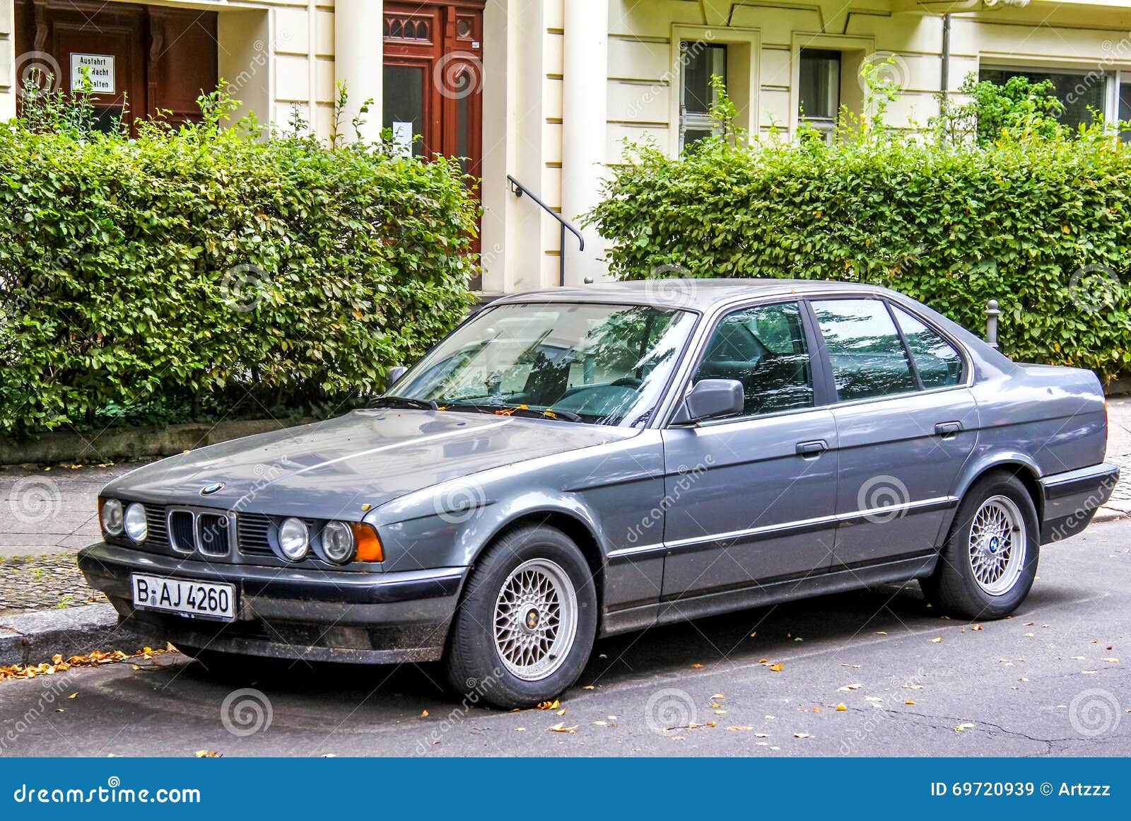 114 Bmw 5 Series E34 Royalty-Free Images, Stock Photos & Pictures