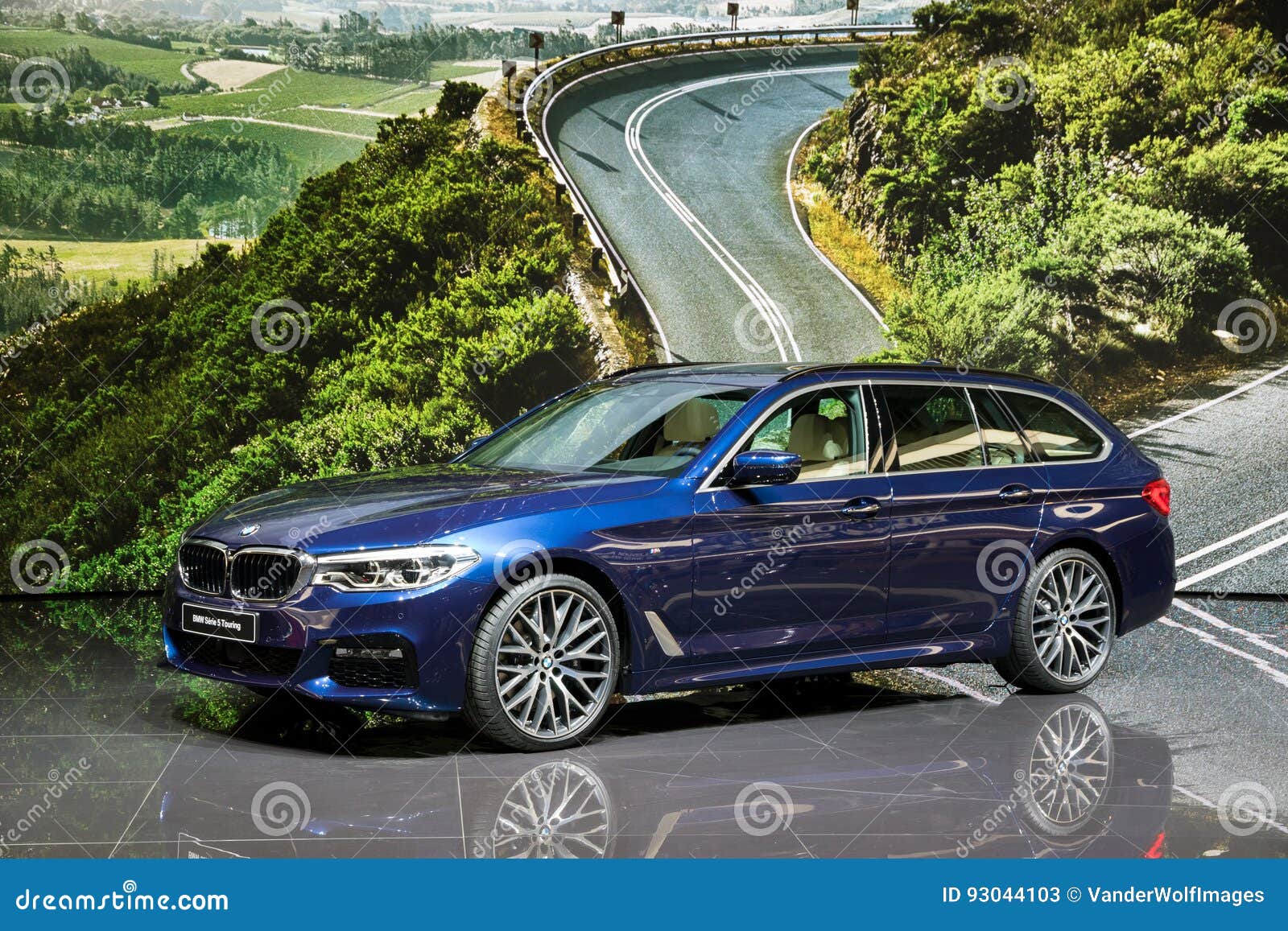 Schadelijk Wafel fonds BMW 5 Series Touring car editorial stock photo. Image of blue - 93044103