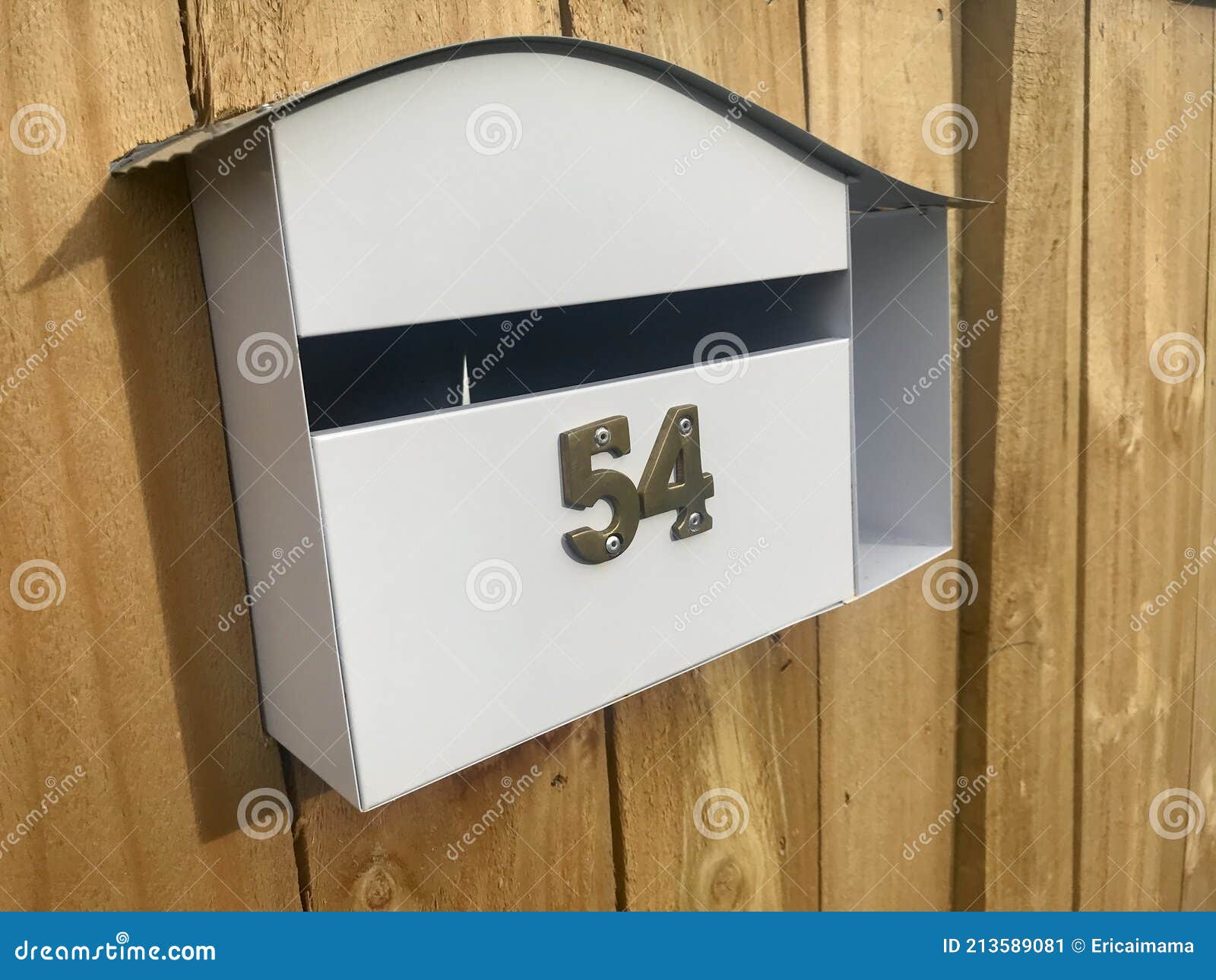 Boîte Aux Lettres Avec Numéro De Maison 54. Image stock - Image du numéro,  mailbox: 213589081