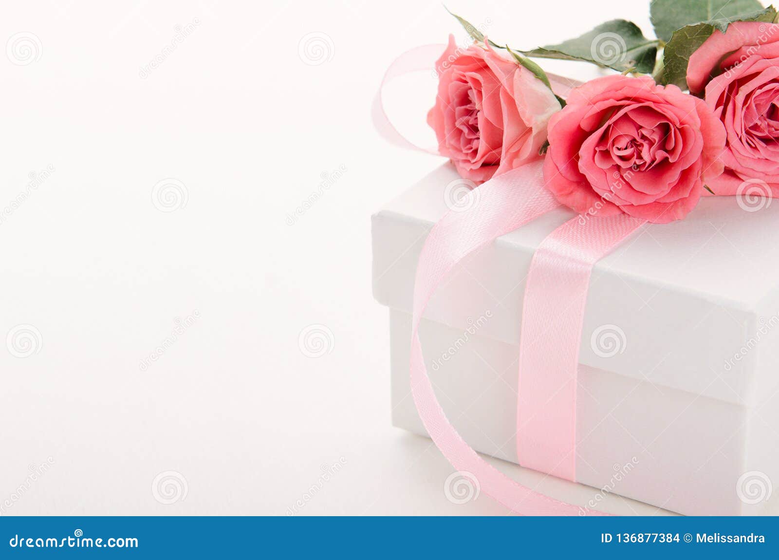 Box anniversaire rose et blanc