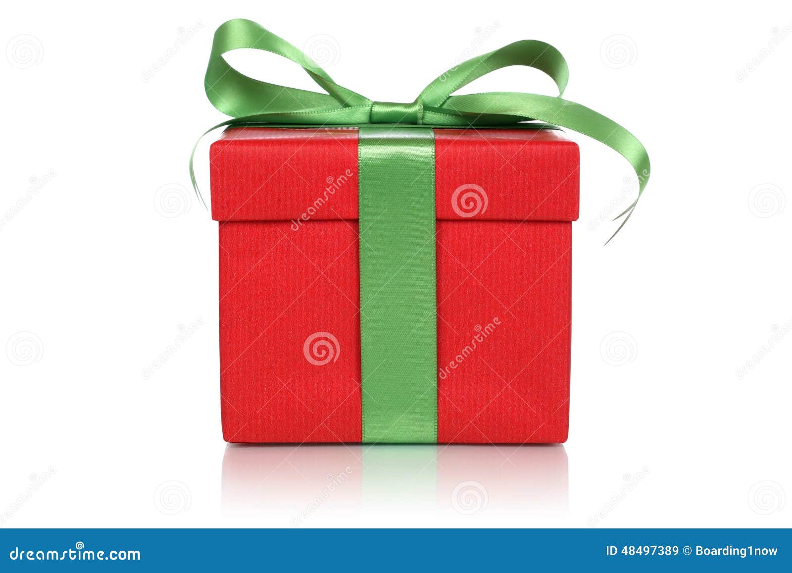 Boîte-cadeau Rouge Avec L'arc Pour Des Cadeaux Sur Noël, L'anniversaire Ou  Le Valent Image stock - Image du cadeaux, décoration: 48497389