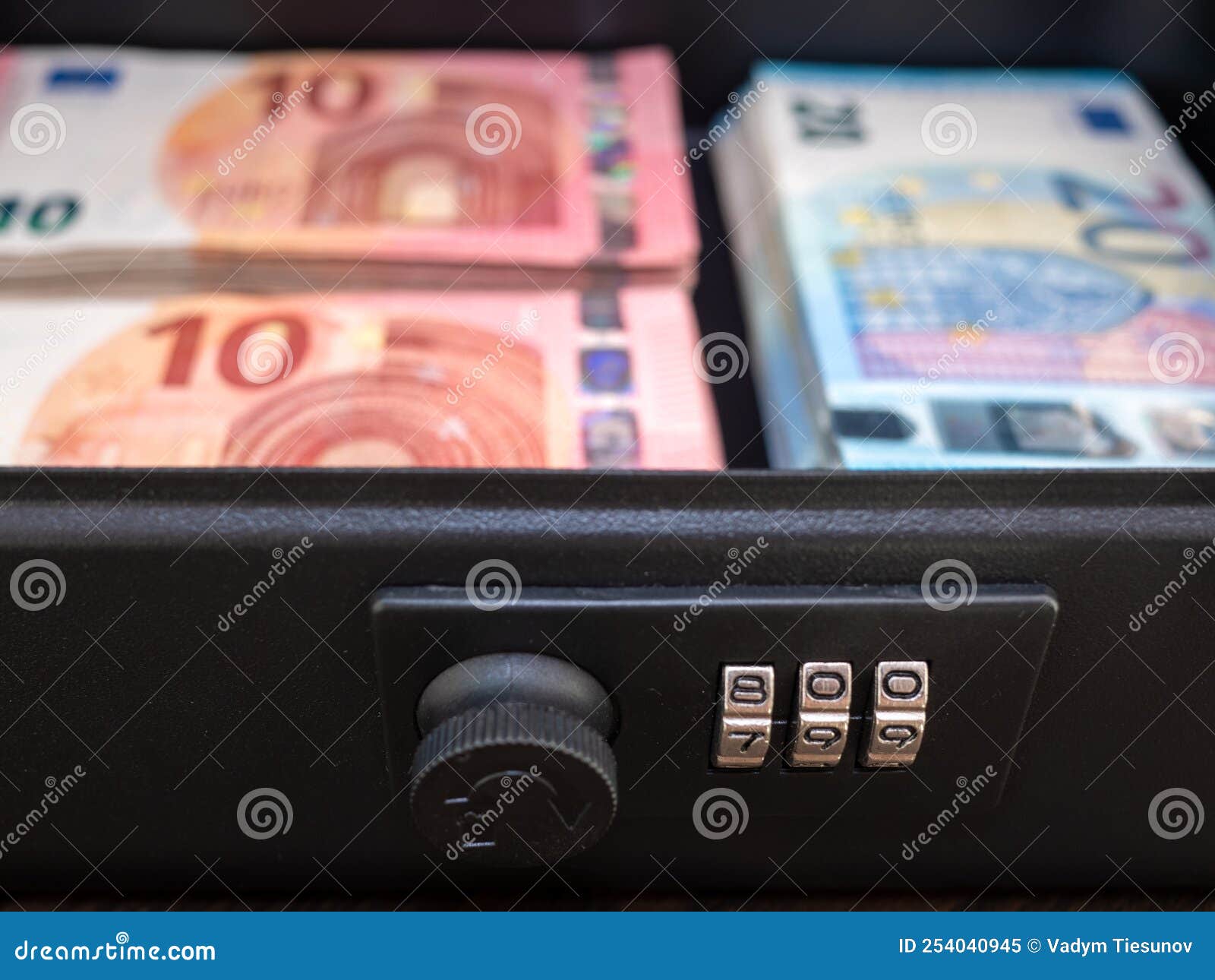 Boîte D'économie D'argent Avec Espace De Copie Banque D'Images et
