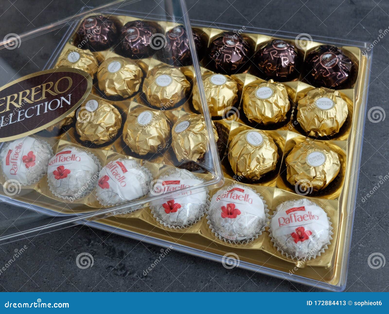 Boîte De Pralines Collection De Chocolat Avec Ferrero Rocher De Noirs Et De  Cycle De Ferrero De Raffaello Photo stock éditorial - Image du gourmet,  crème: 172884413