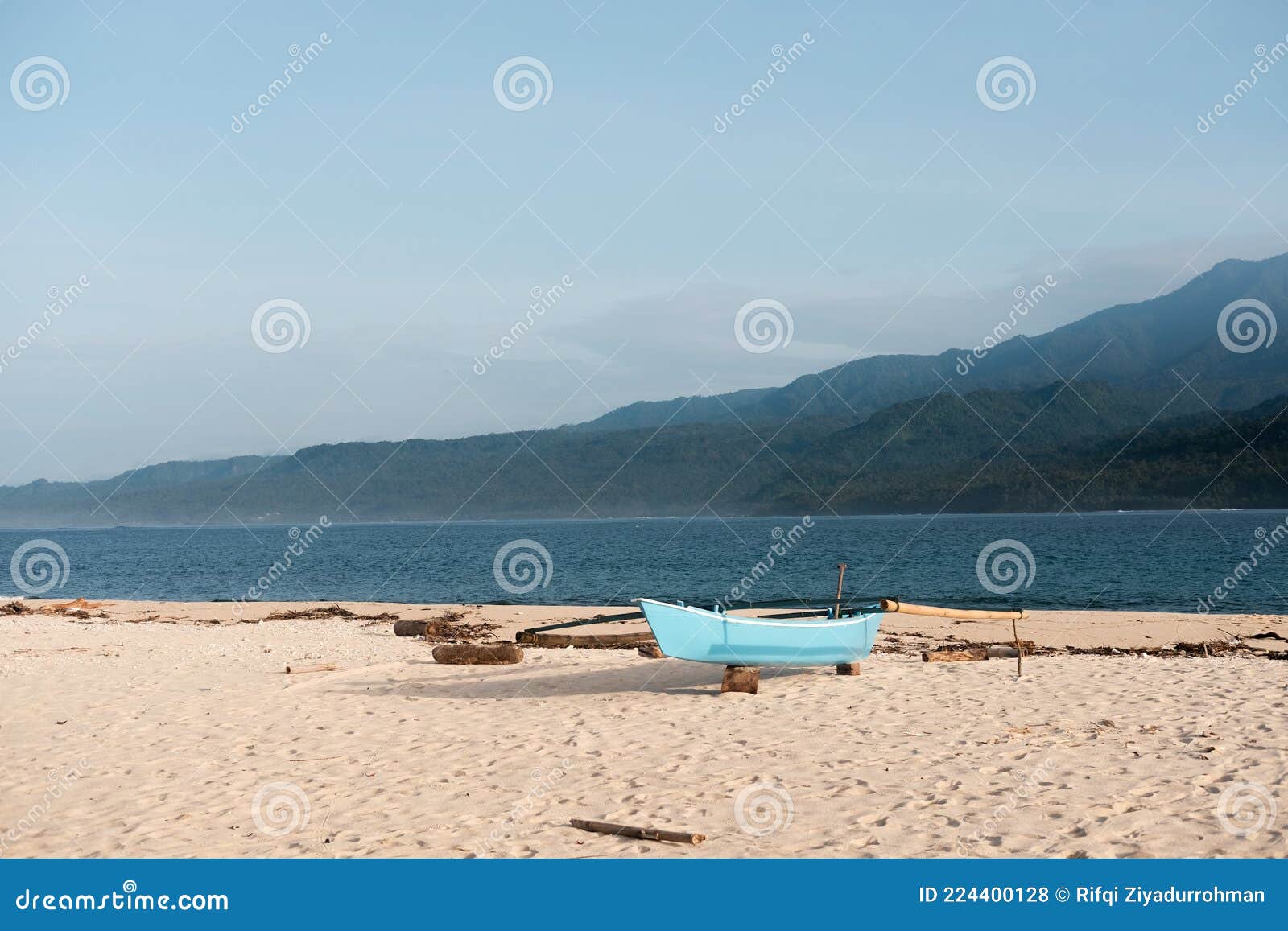 boat on banan island beach