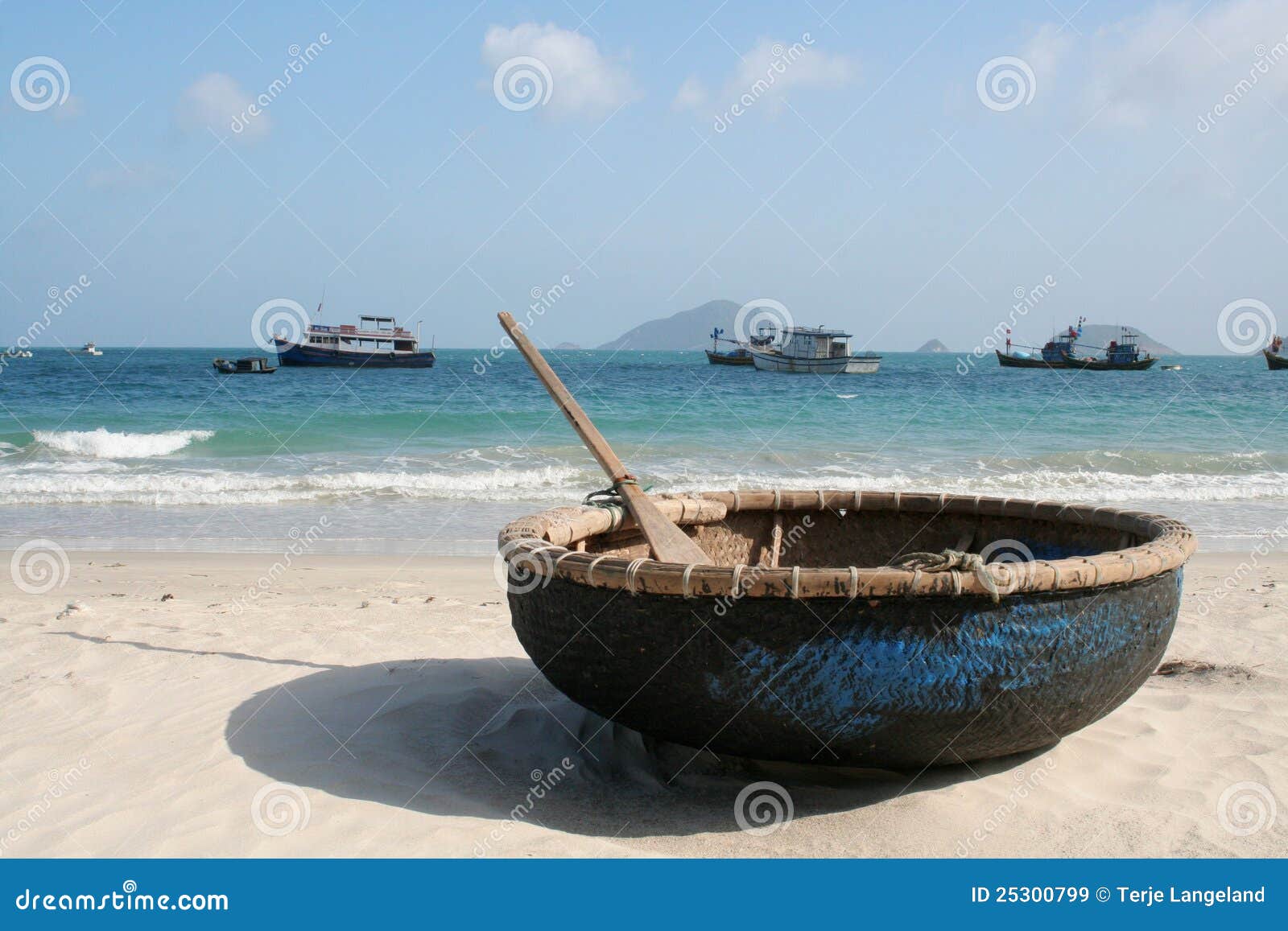 boat on beach, con dao