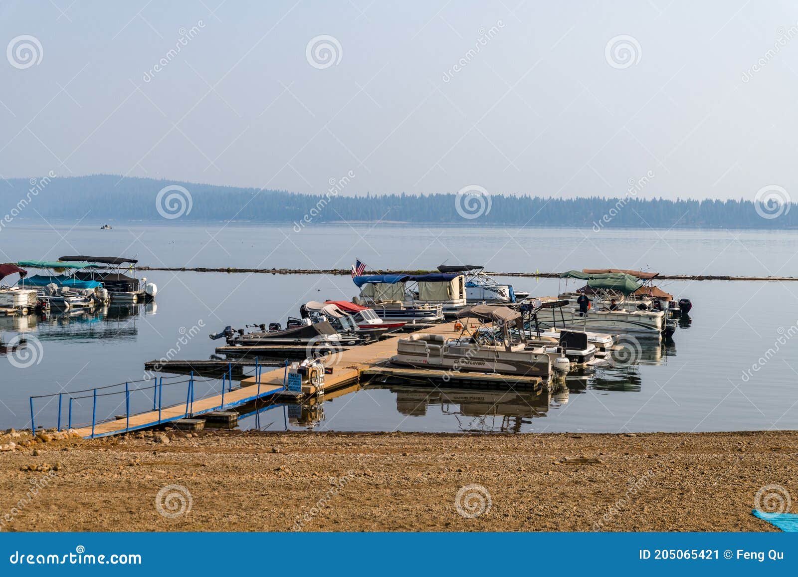 Boat dock at Lake Almanor editorial photo. Image of park 205065421