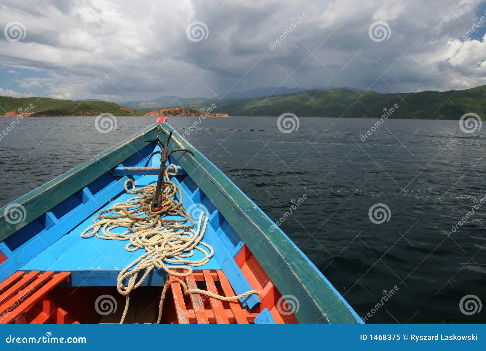 Boat heading the land stock image. Image of cruising, pleasure 1468375